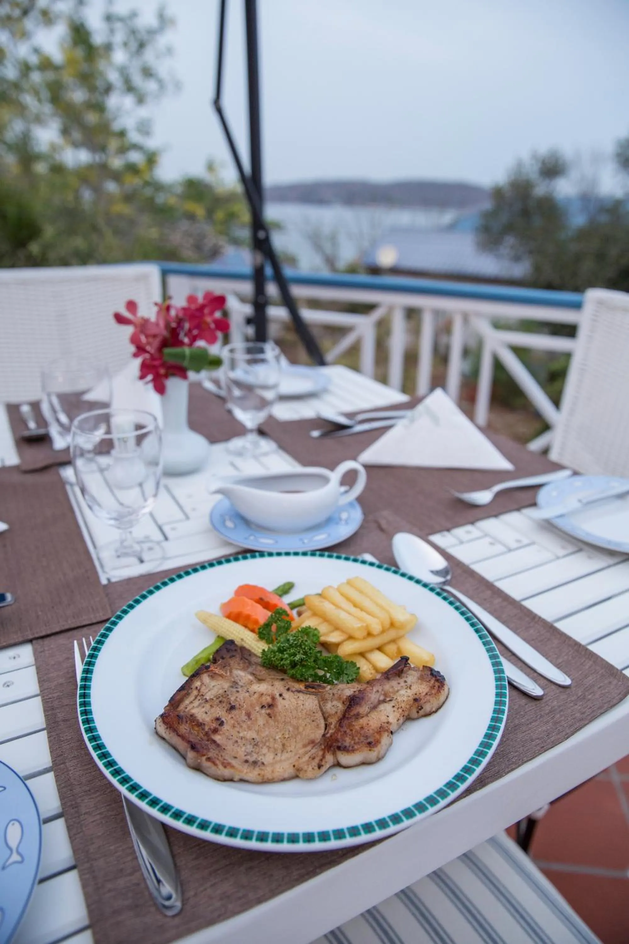 Restaurant/places to eat in Somewhere Koh Sichang