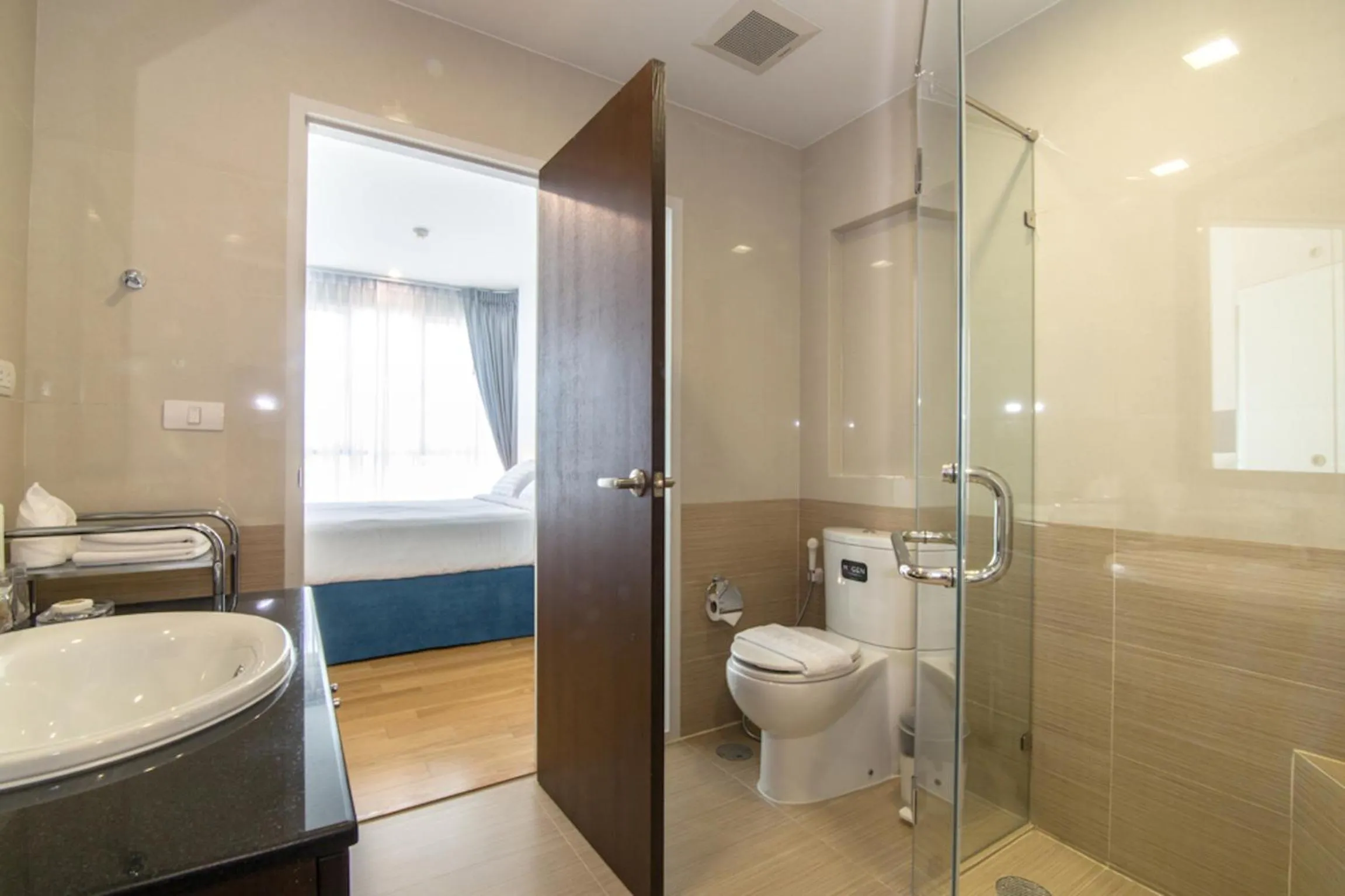 Toilet in First Choice Grand Suites Sha Plus Extra