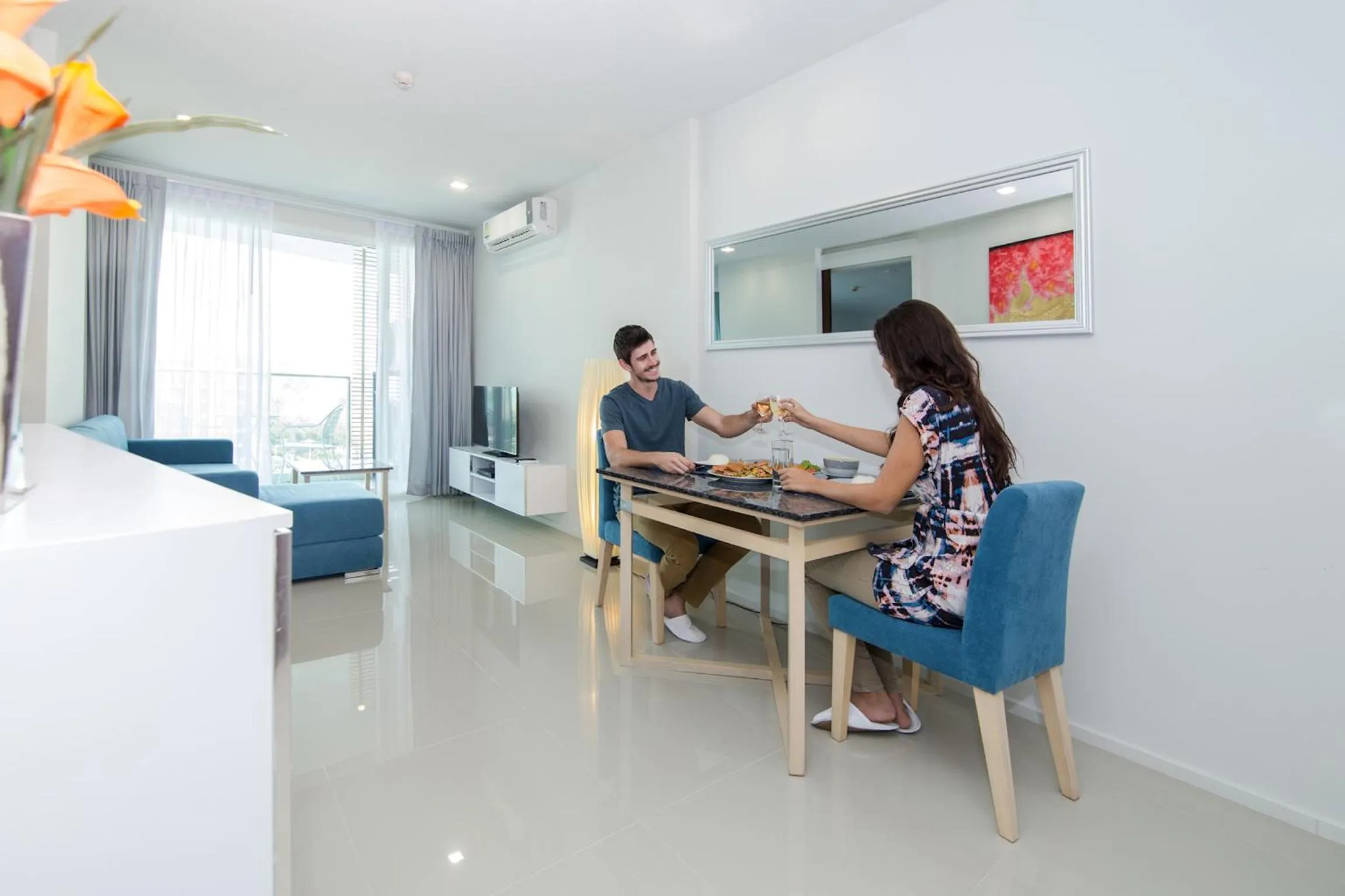 Dining area in First Choice Grand Suites Sha Plus Extra