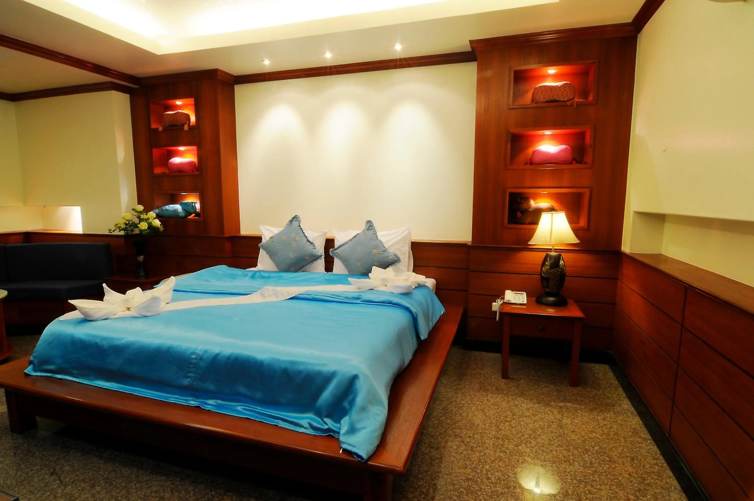 Bedroom, Bed in Busyarin Hotel