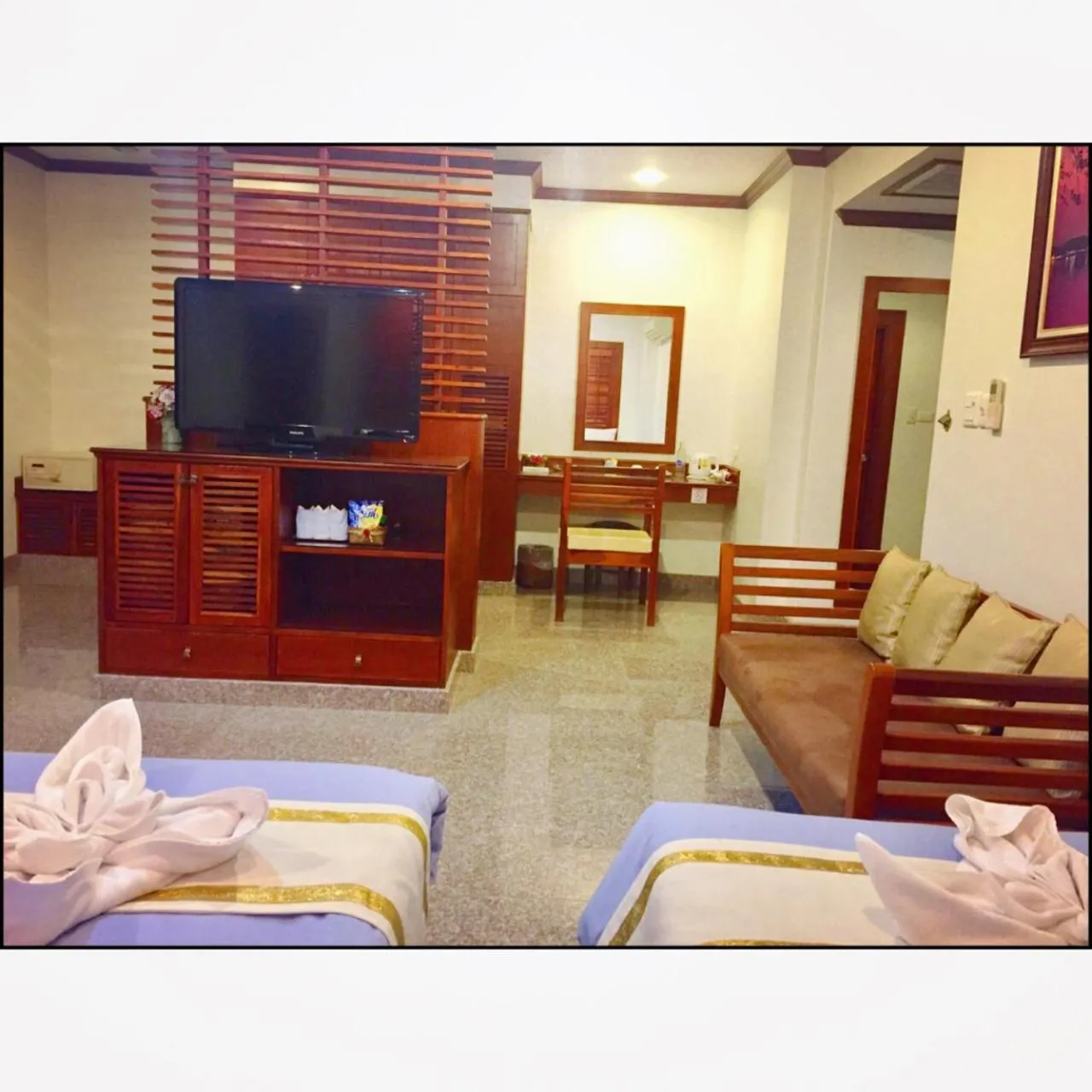 Photo of the whole room, Bed in Busyarin Hotel