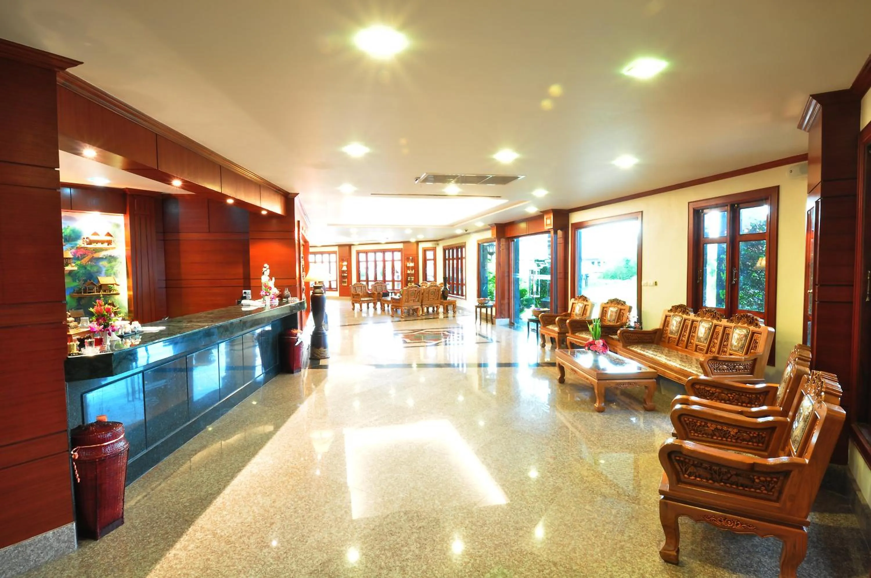 Lobby or reception in Busyarin Hotel