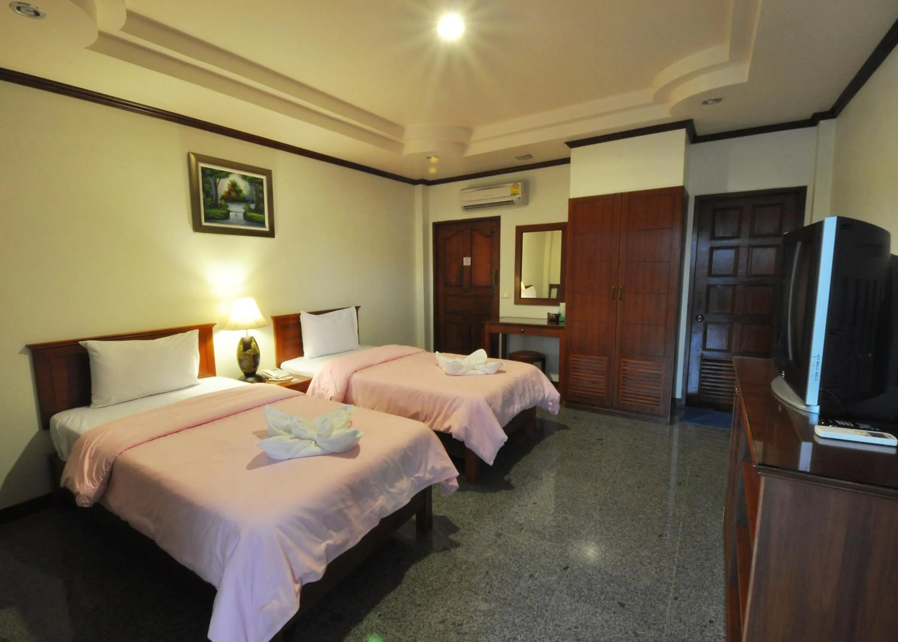 Photo of the whole room, Bed in Busyarin Hotel