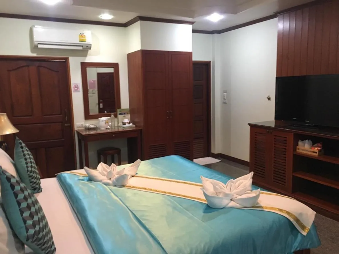 Photo of the whole room, Bed in Busyarin Hotel