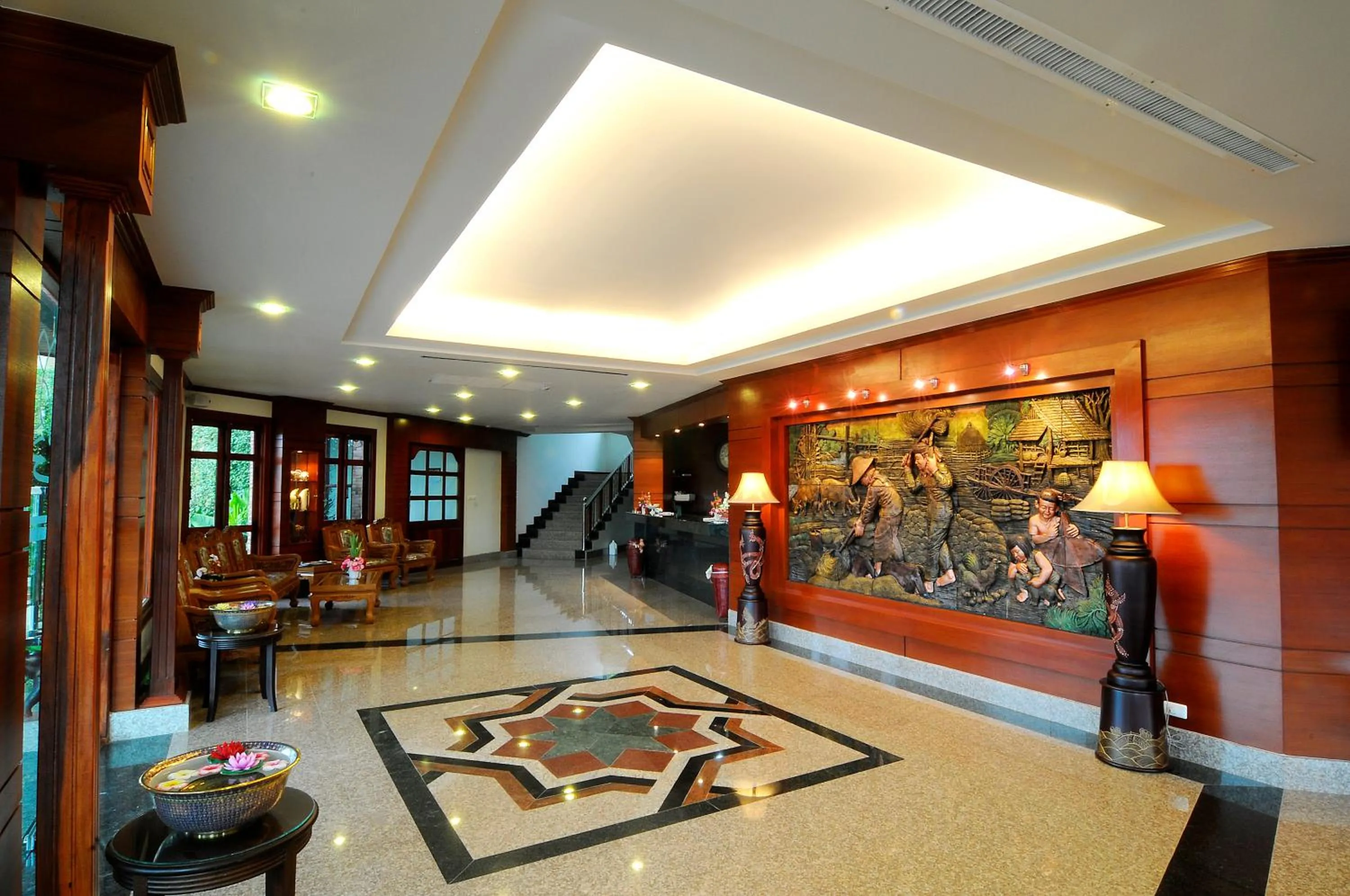 Lobby or reception in Busyarin Hotel