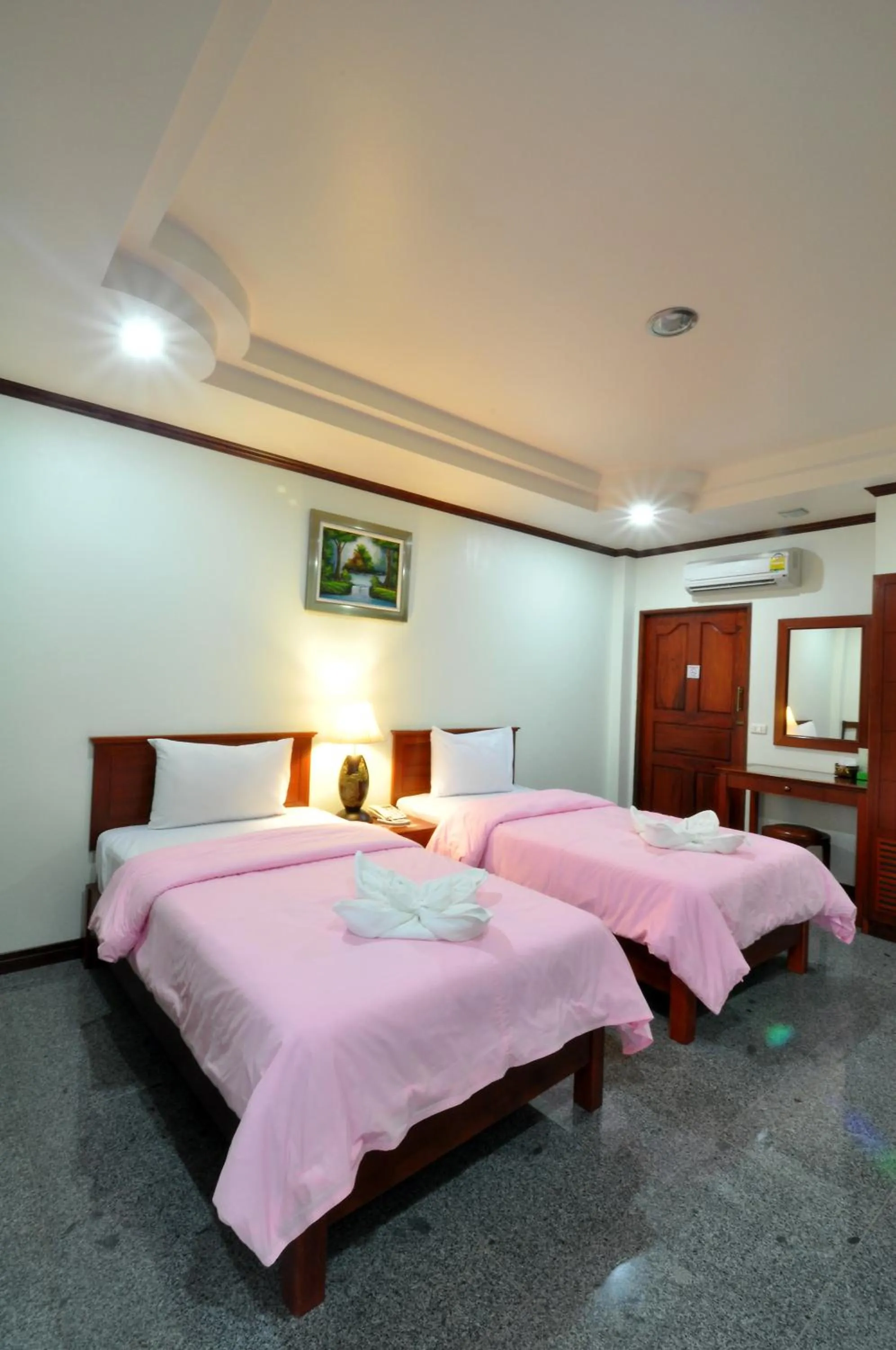 Photo of the whole room, Bed in Busyarin Hotel