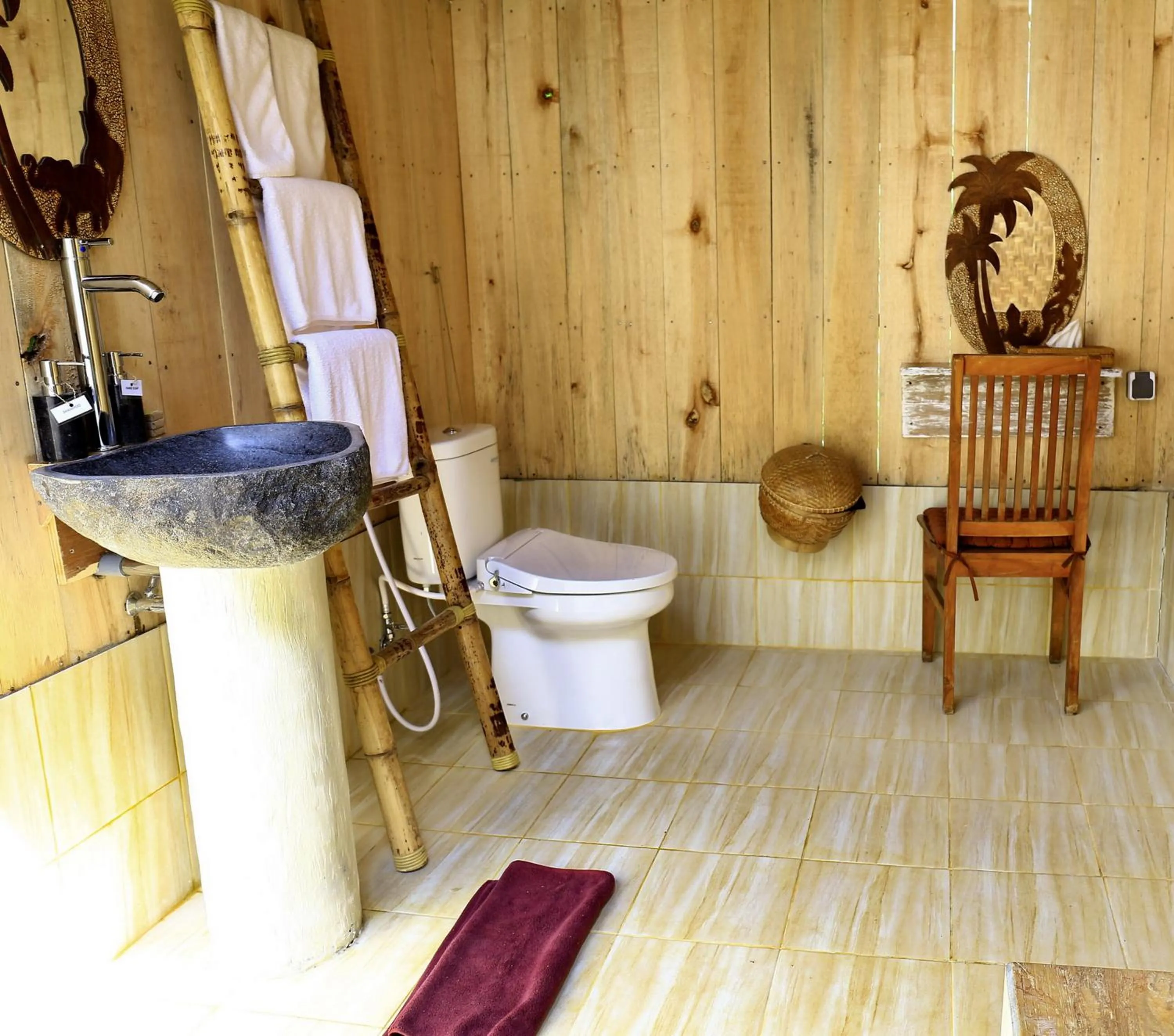 Toilet in Bersila La Maison Du Bonheur