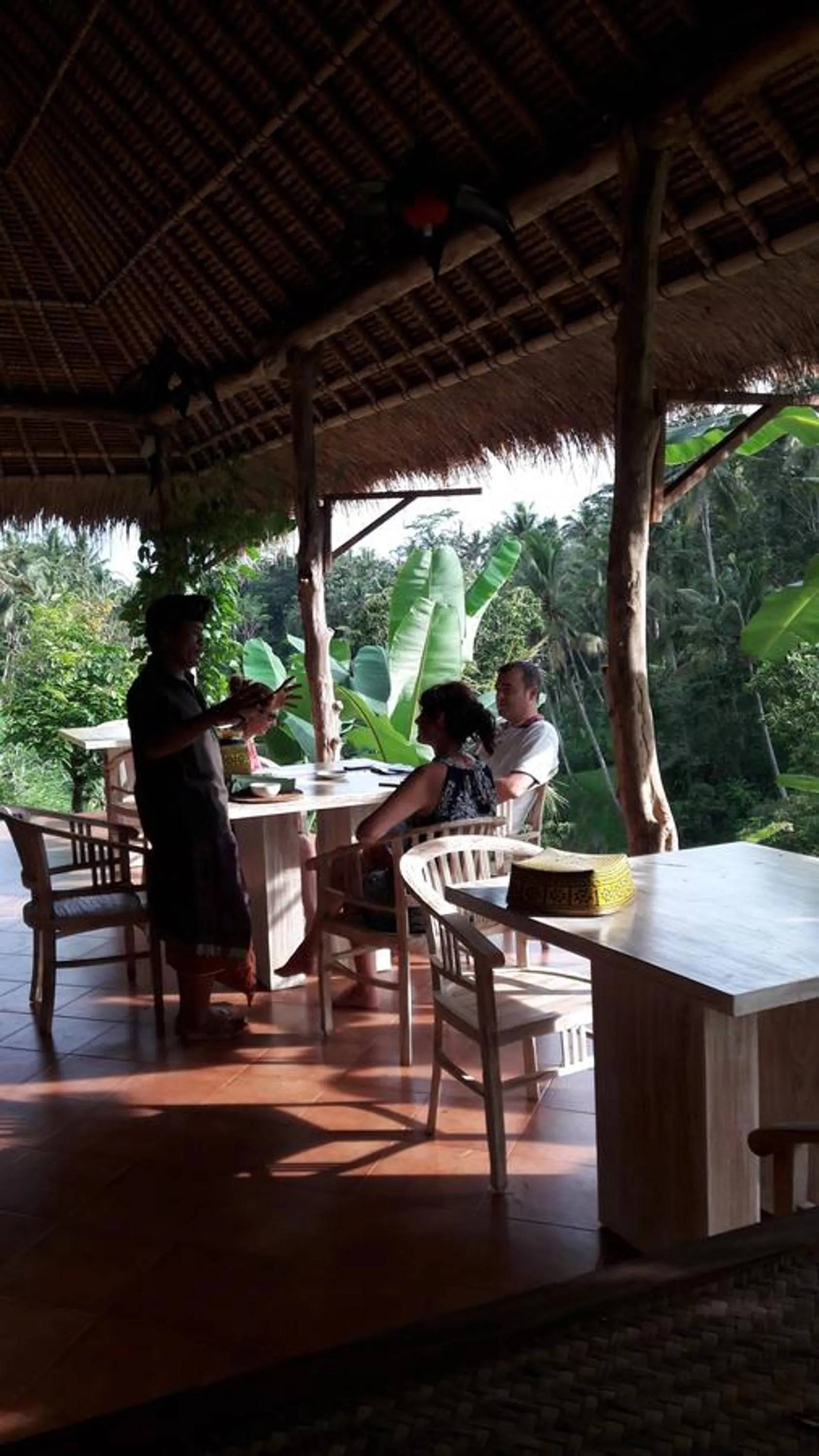 Restaurant/places to eat in Bersila La Maison Du Bonheur