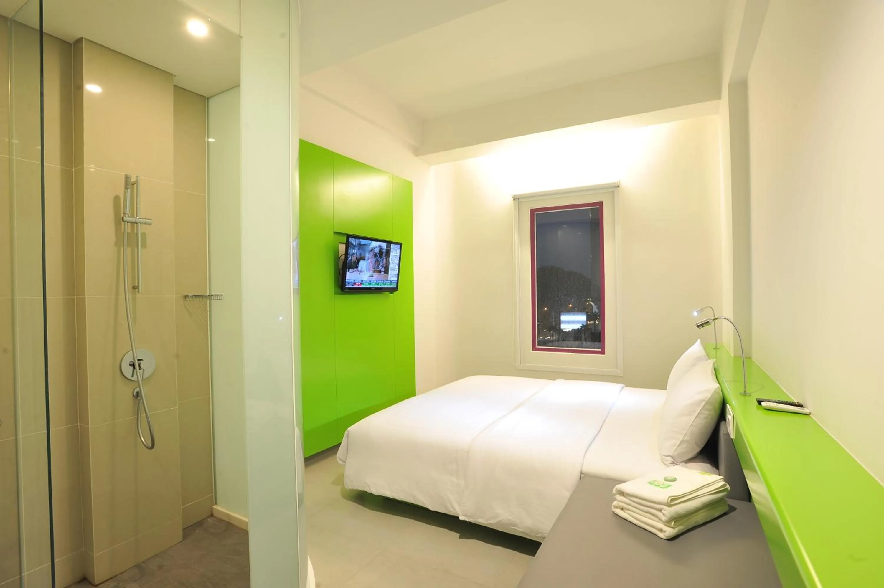 Photo of the whole room, Bed in POP! Hotel Diponegoro
