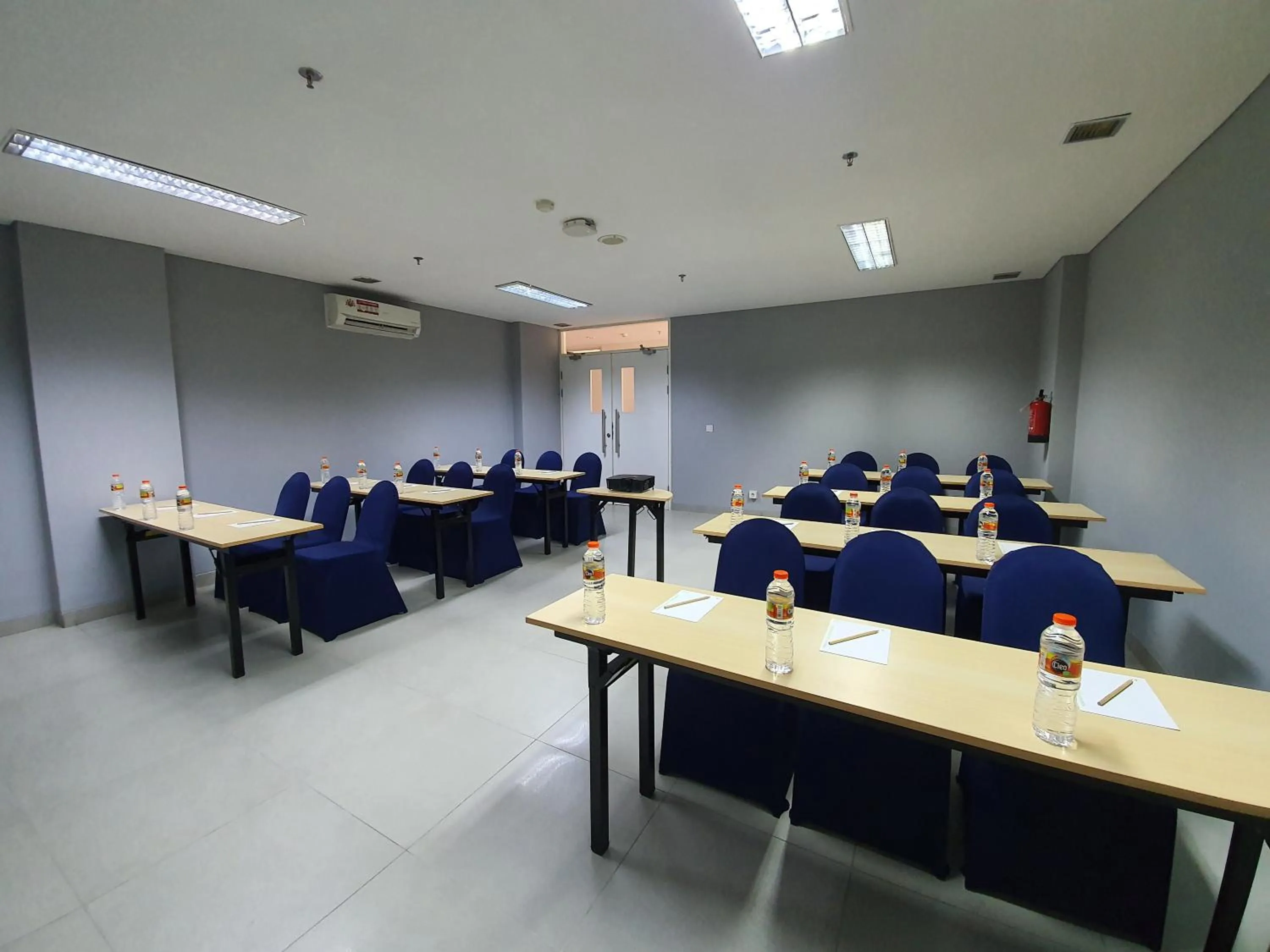 Business facilities in POP! Hotel Diponegoro