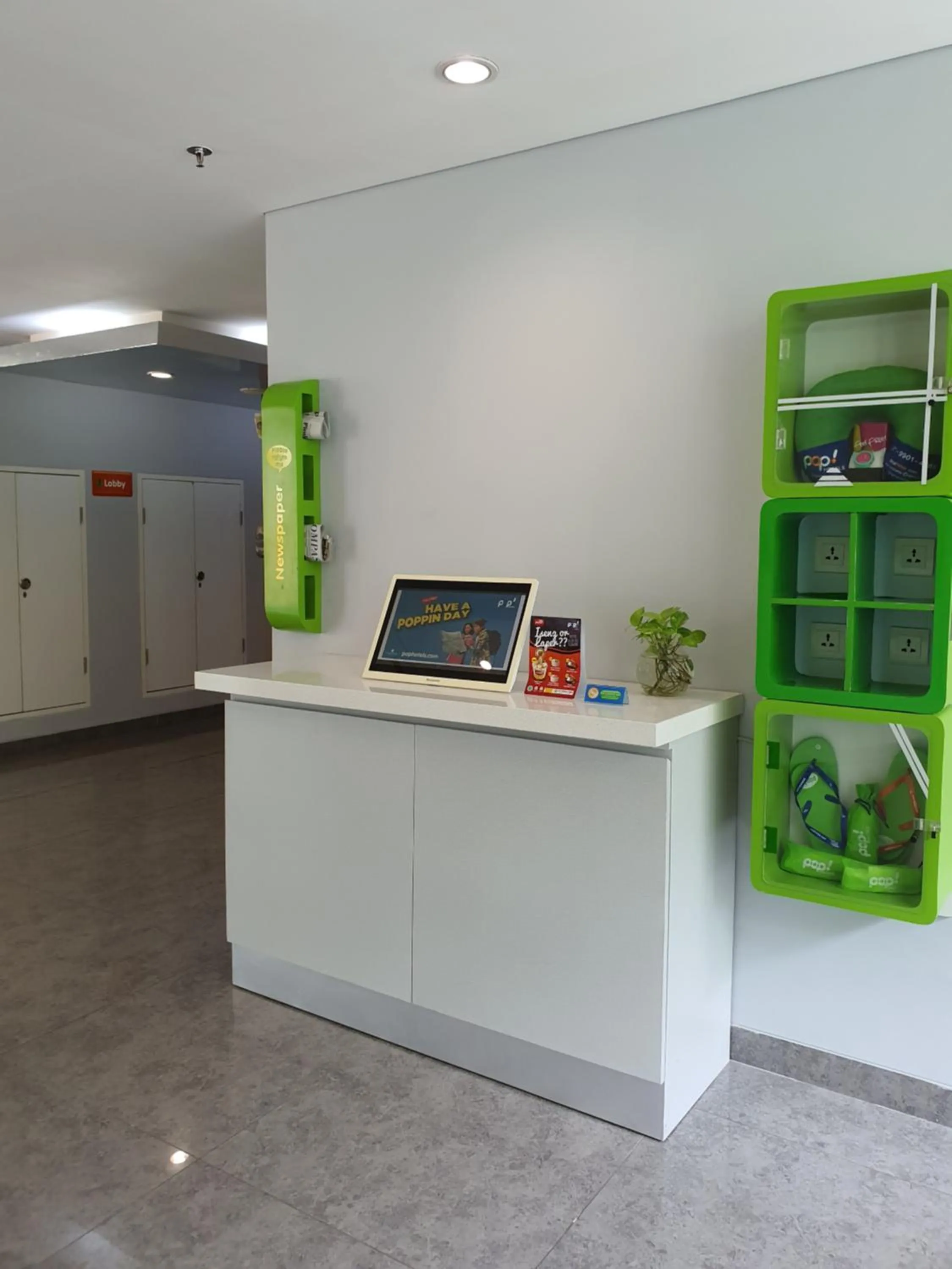Lobby or reception in POP! Hotel Diponegoro