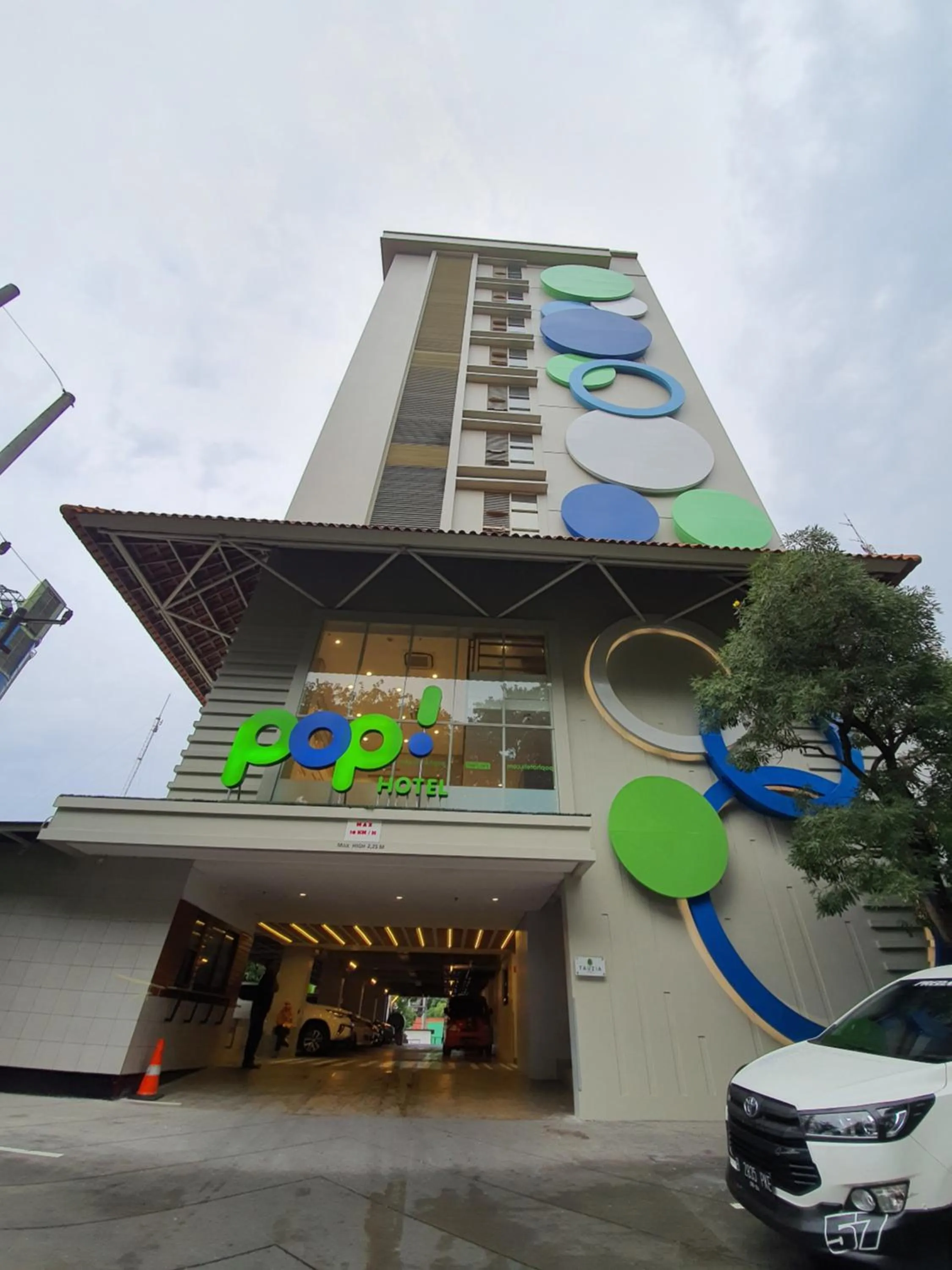 Property building in POP! Hotel Diponegoro