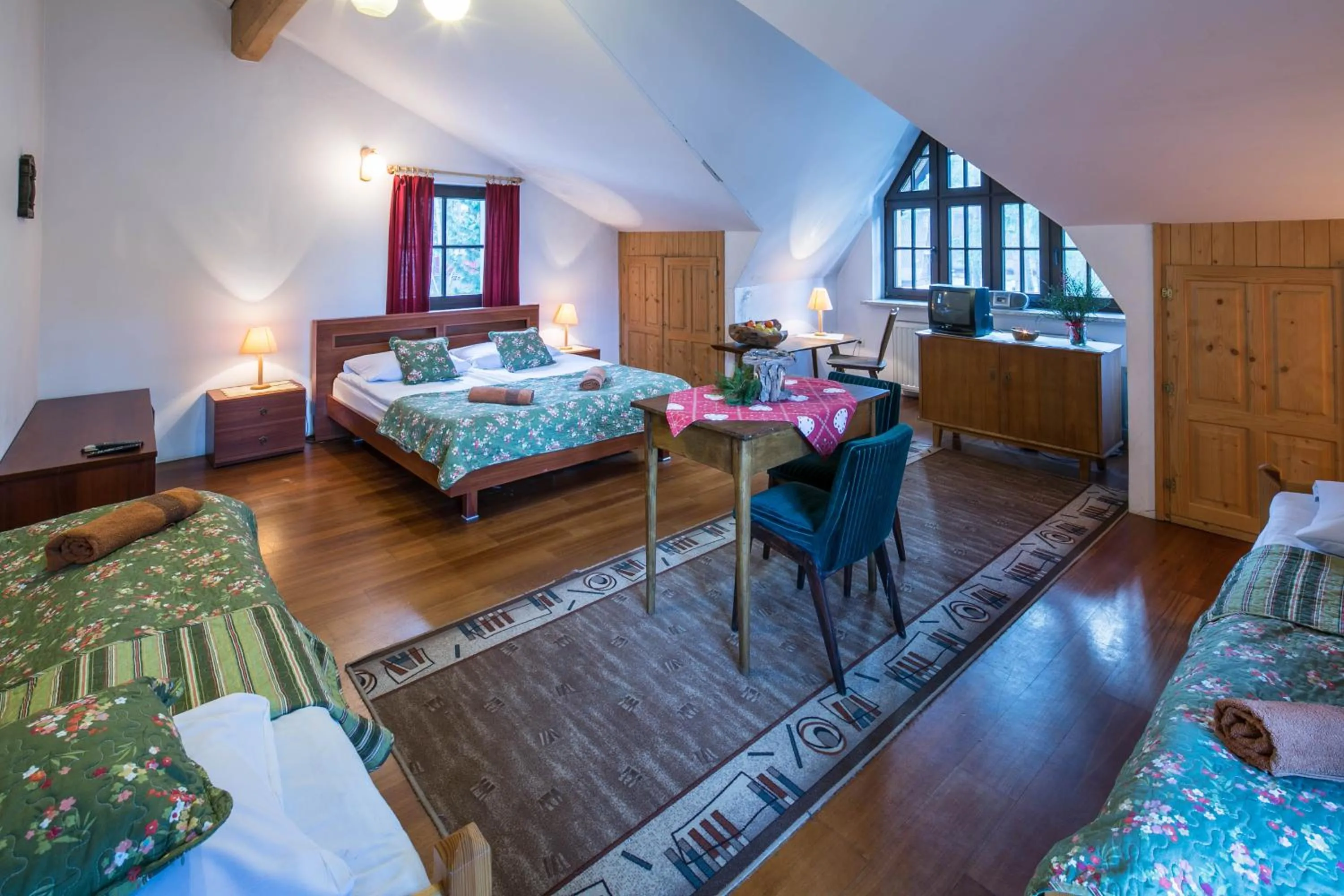 Photo of the whole room, Bed in Willa Alpina