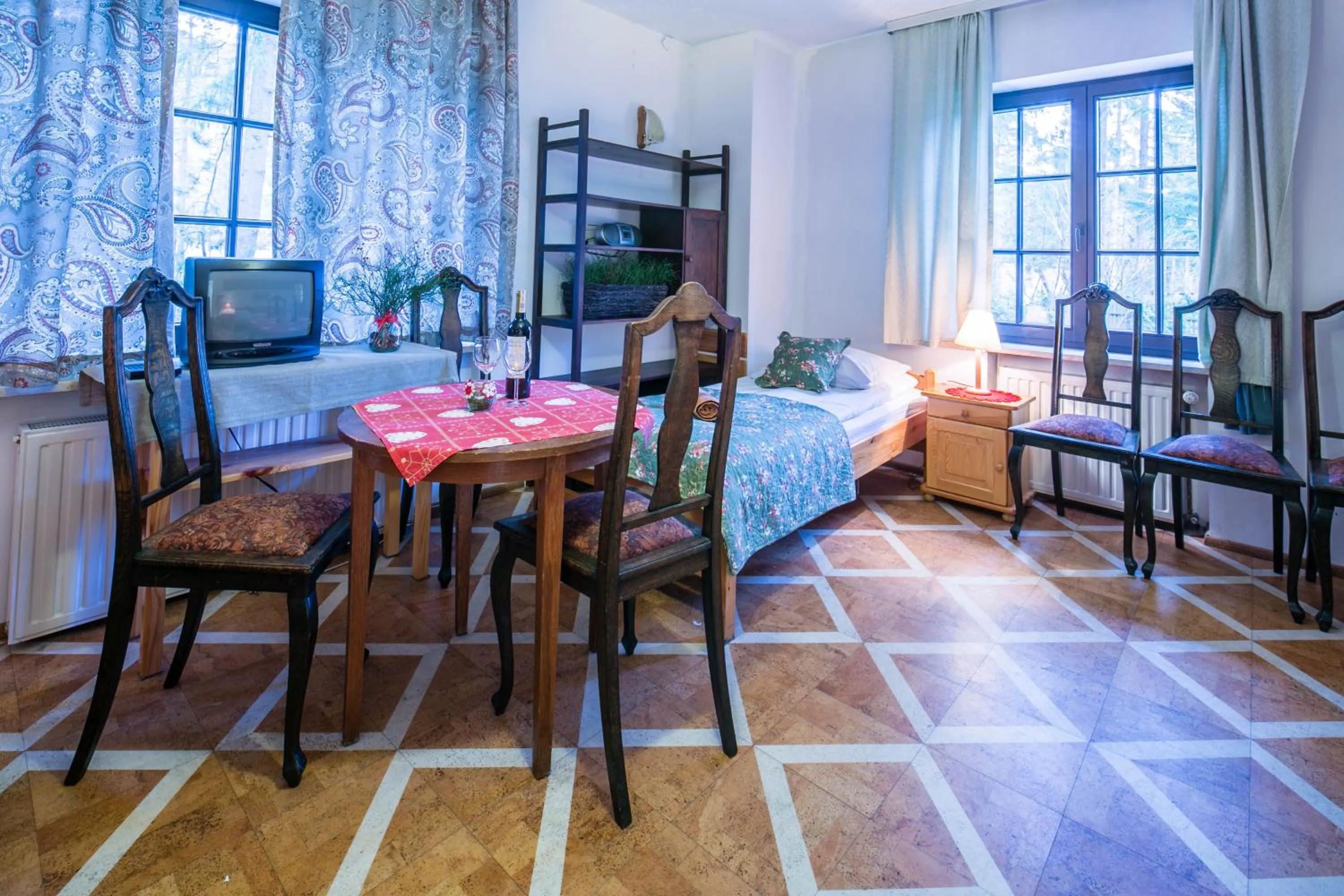 Photo of the whole room, Bed in Willa Alpina