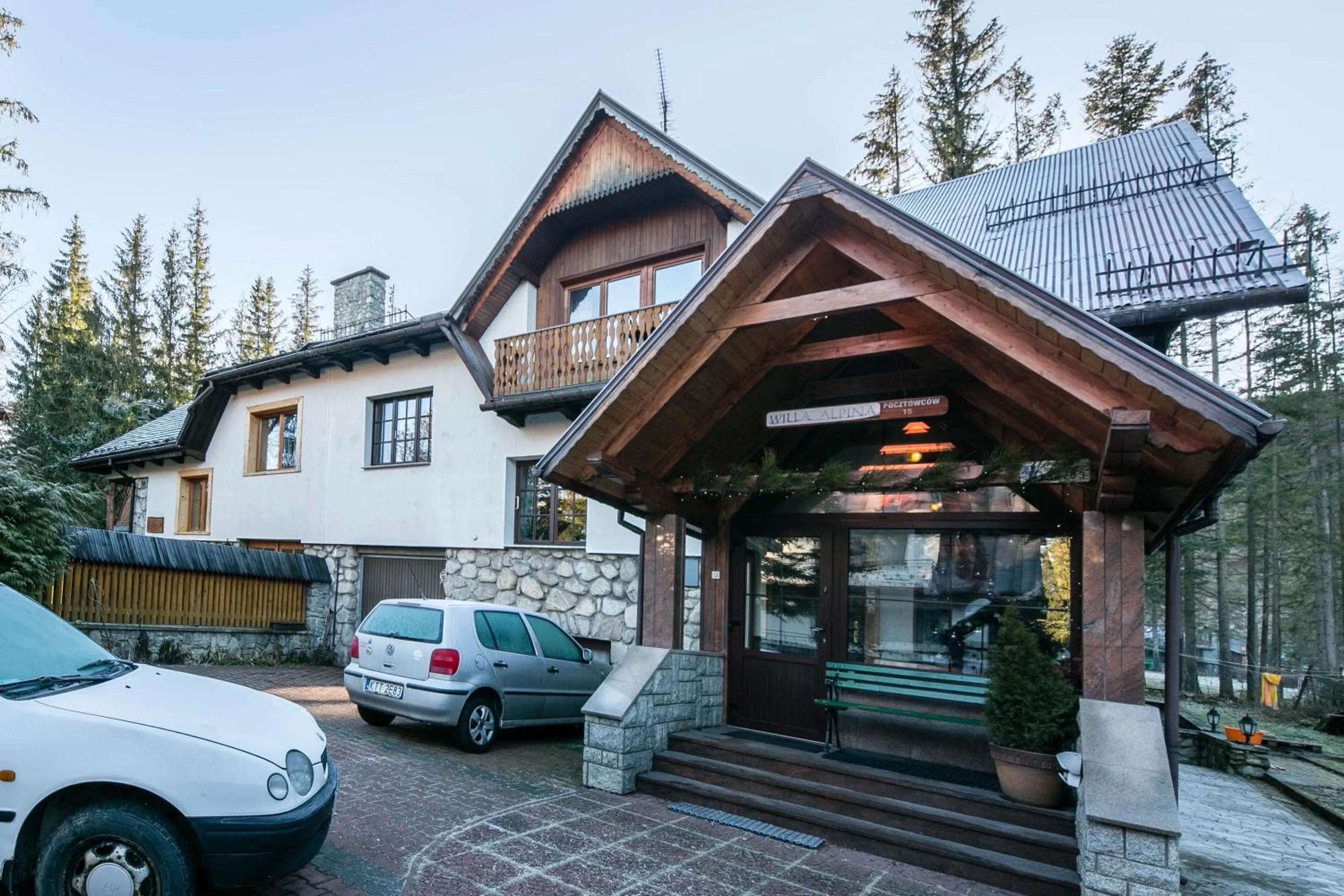 Facade/entrance in Willa Alpina