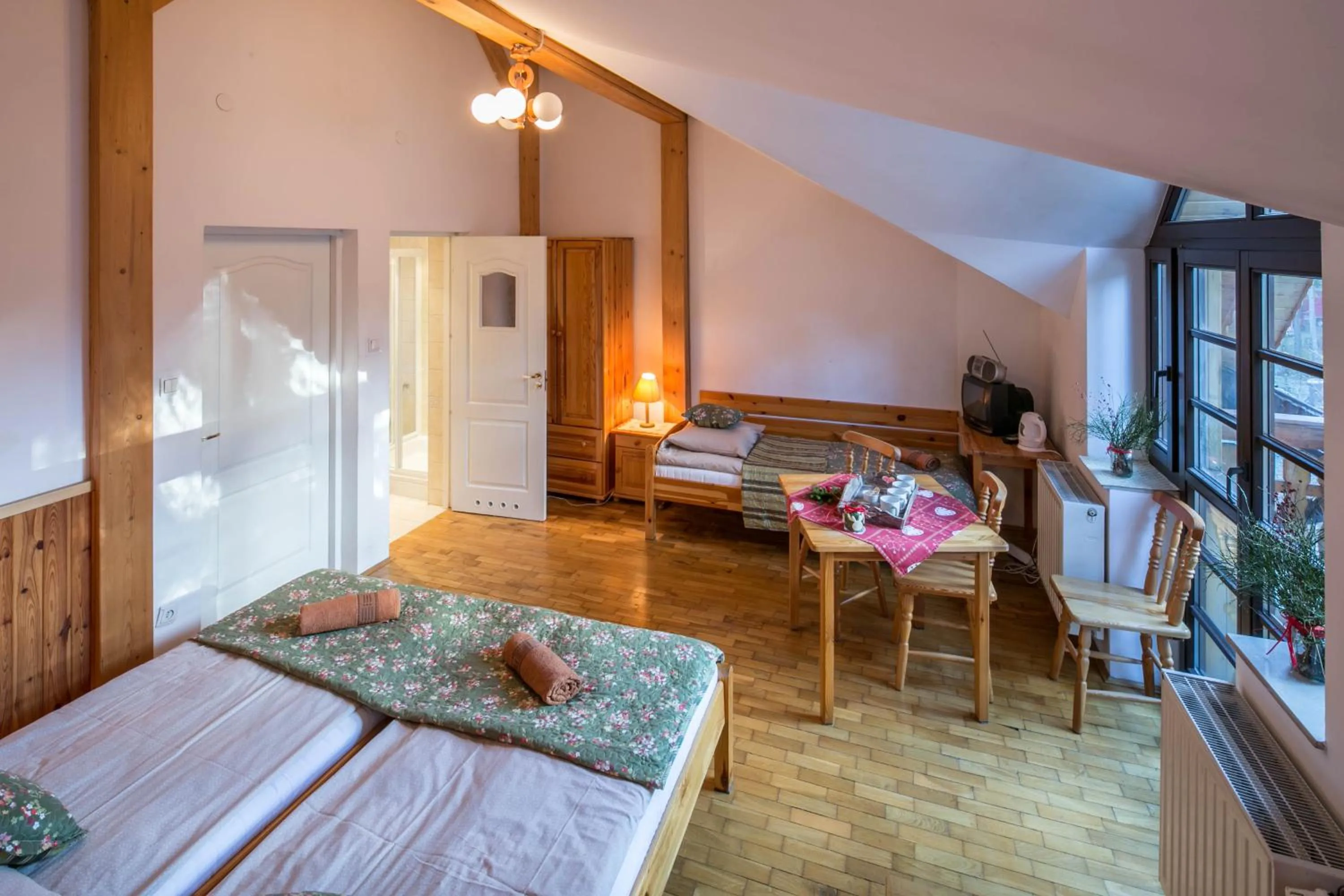 Bedroom, Bed in Willa Alpina