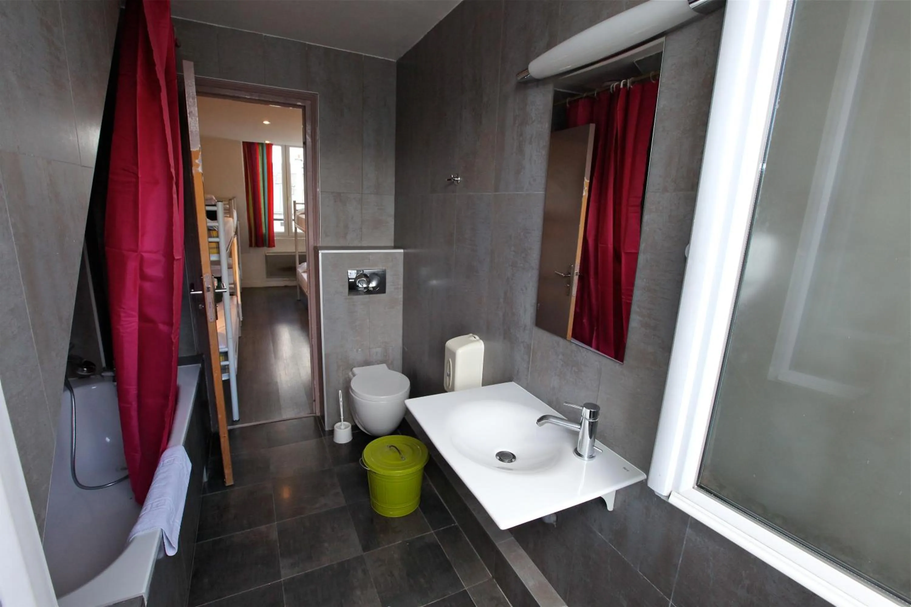 Bathroom in Plug inn Montmartre by Hiphophostels
