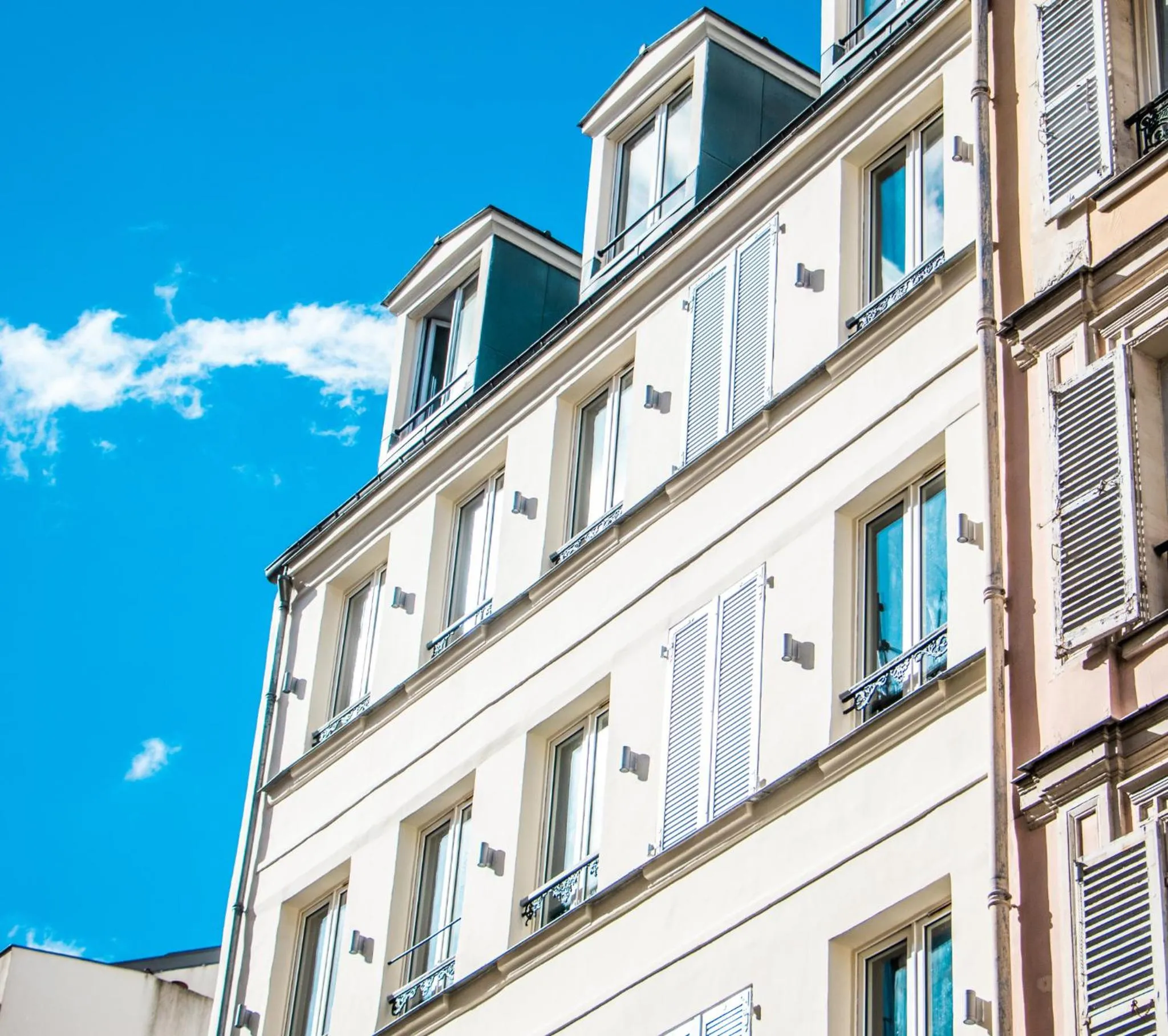 Property building in Plug inn Montmartre by Hiphophostels