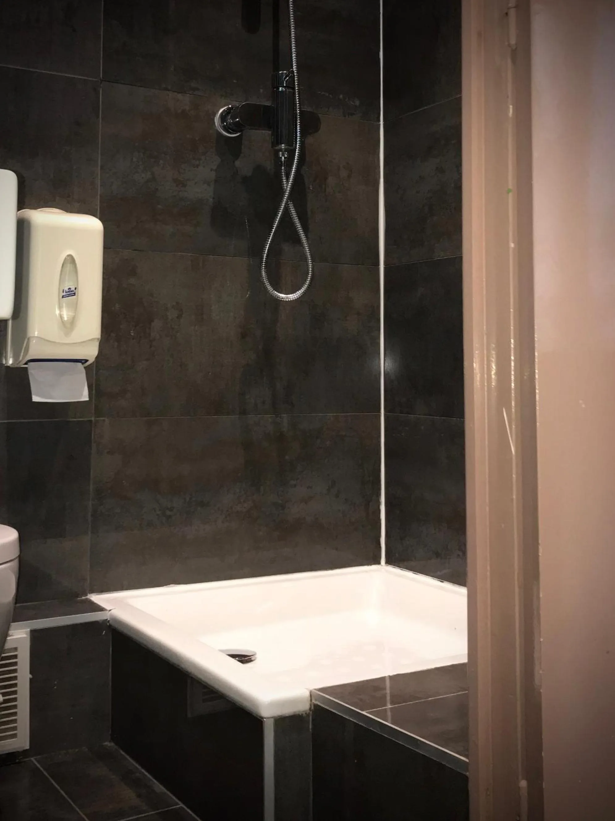 Shower in Plug inn Montmartre by Hiphophostels