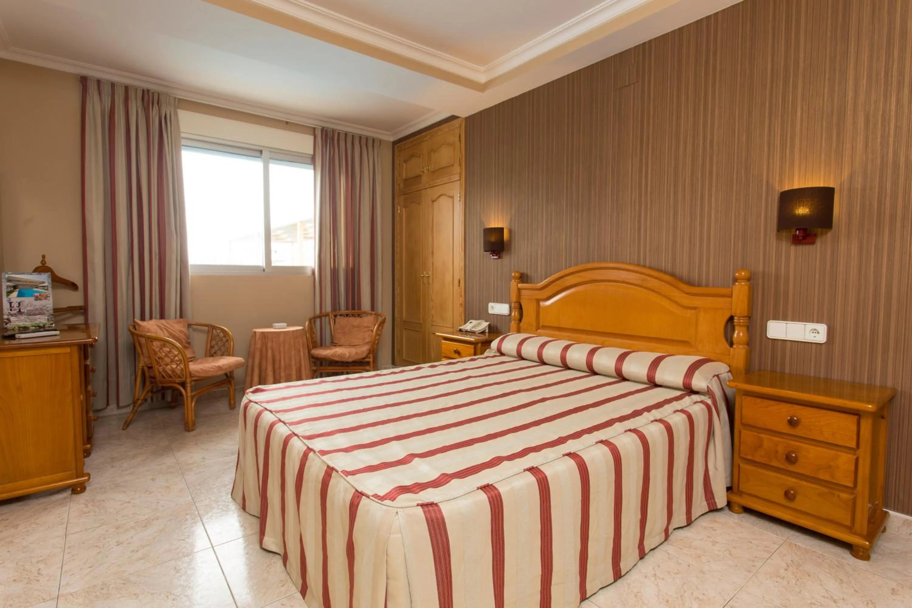Photo of the whole room, Bed in Hotel Noguera El Albir