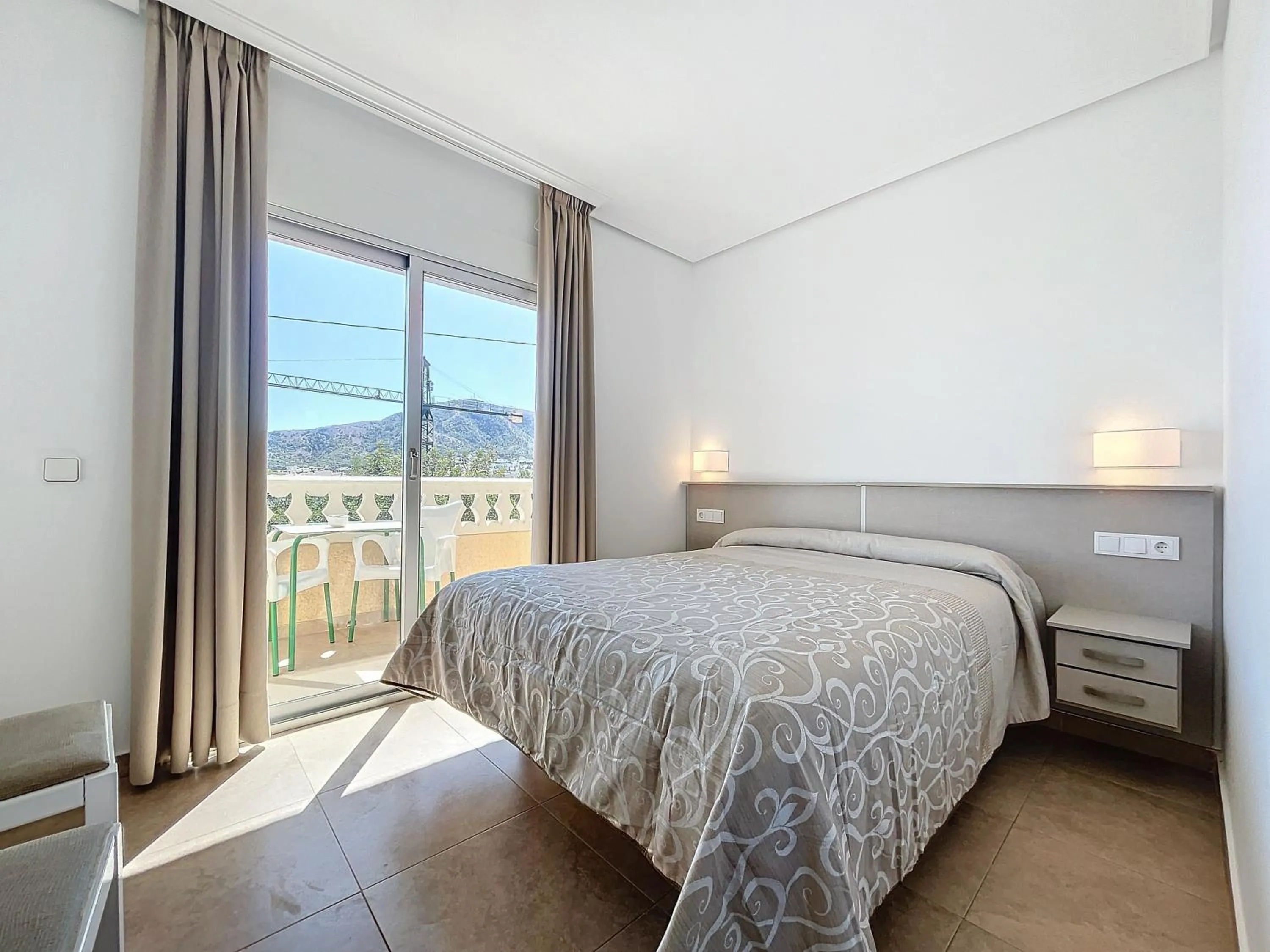 Balcony/Terrace, Bed in Hotel Noguera El Albir