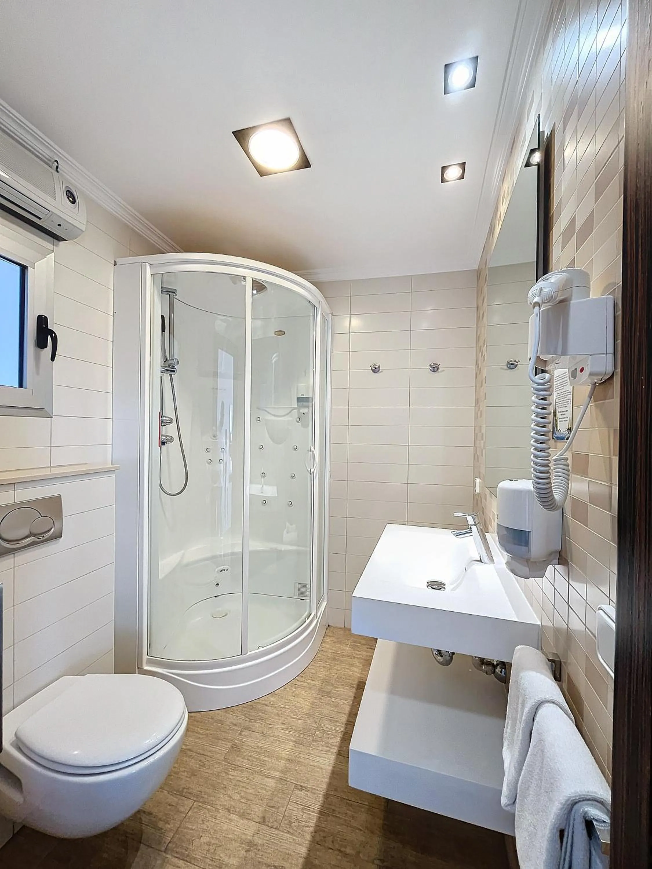 Toilet in Hotel Noguera El Albir