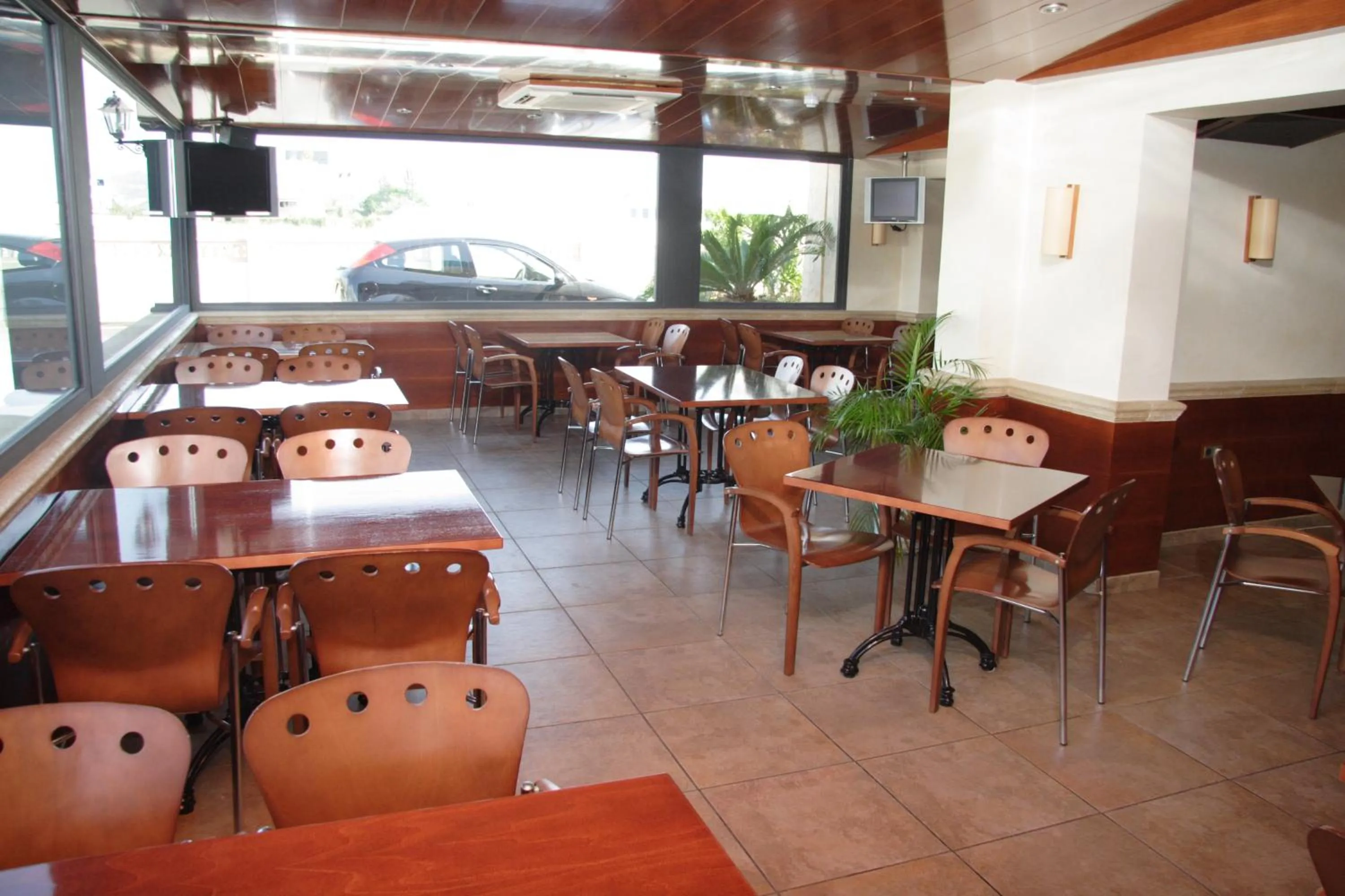 Restaurant/places to eat in Hotel Noguera El Albir