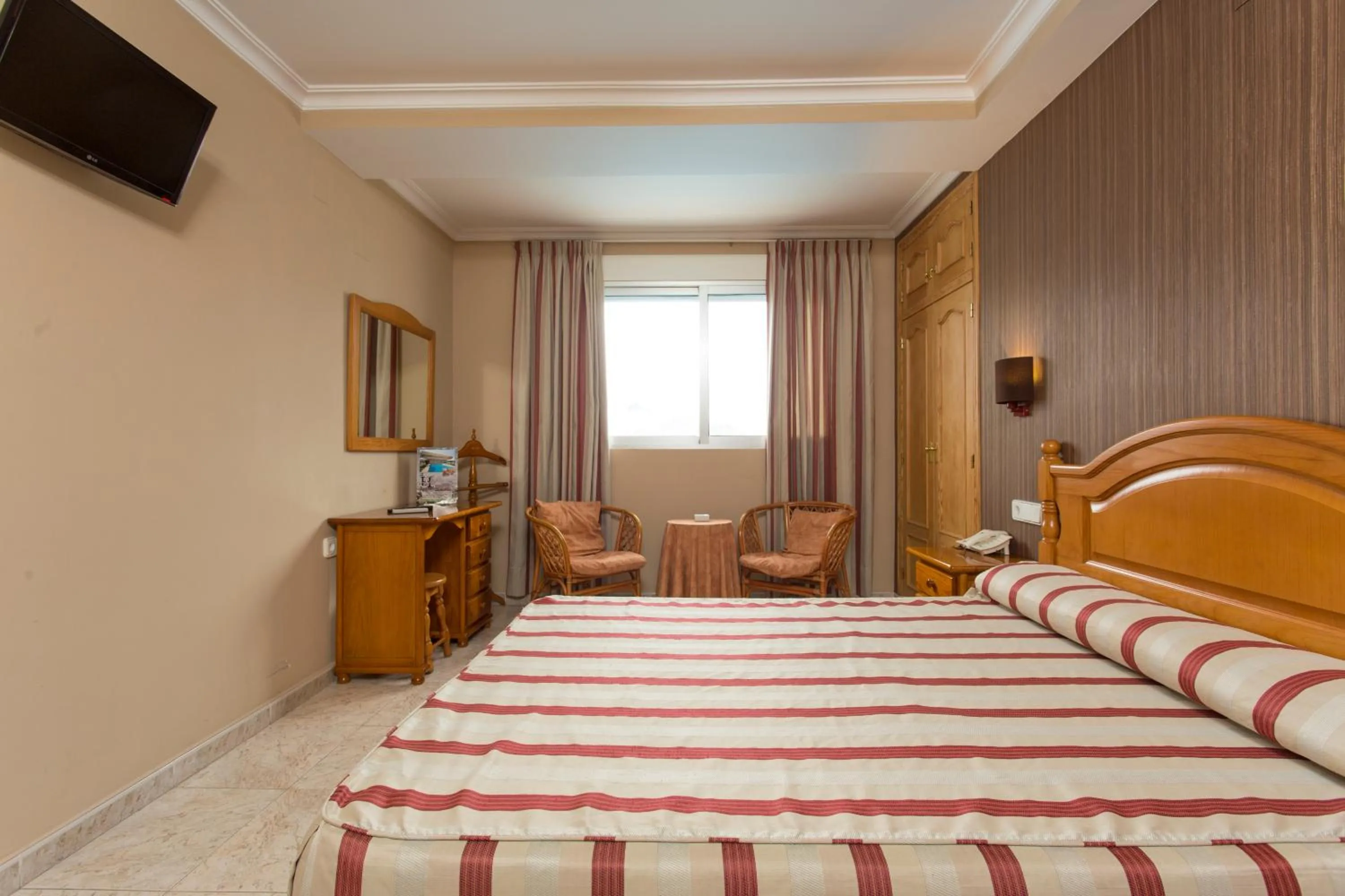 Photo of the whole room, Bed in Hotel Noguera El Albir