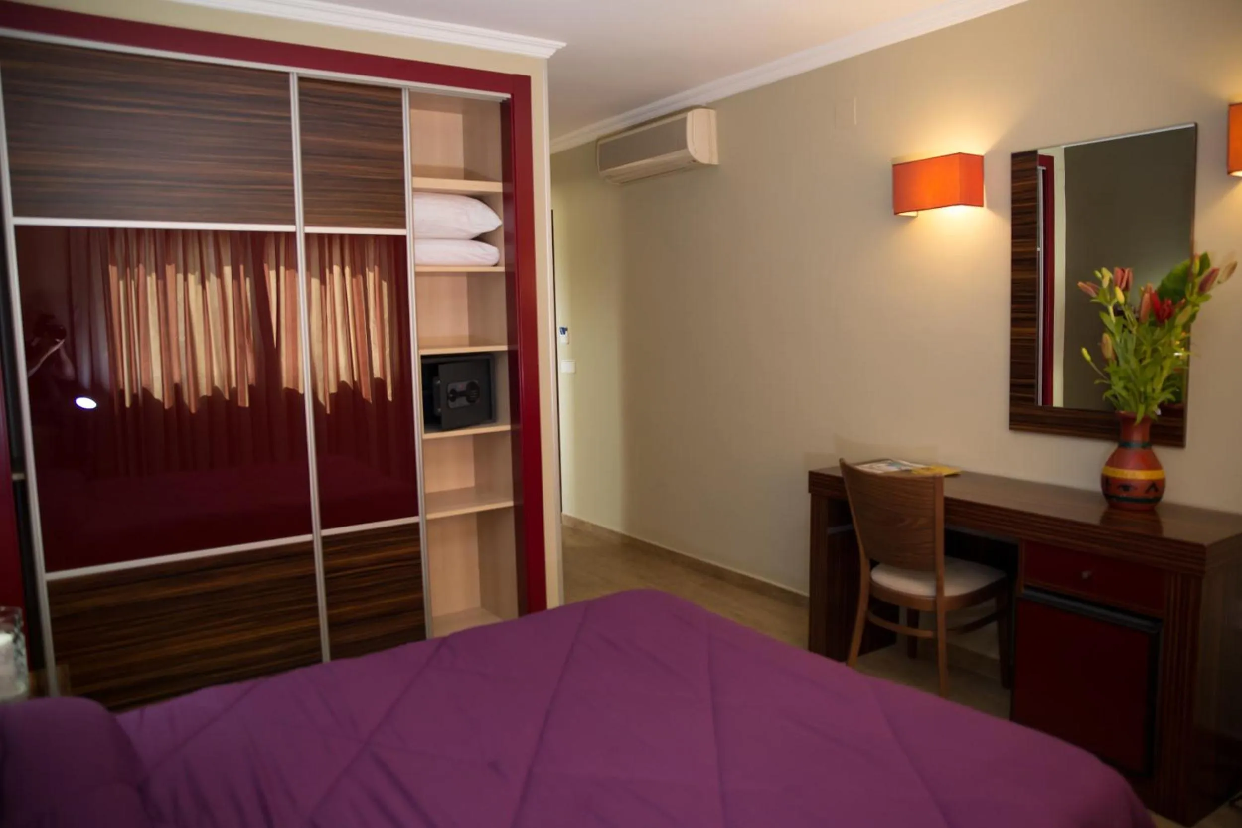 Photo of the whole room, Bed in Hotel Noguera El Albir