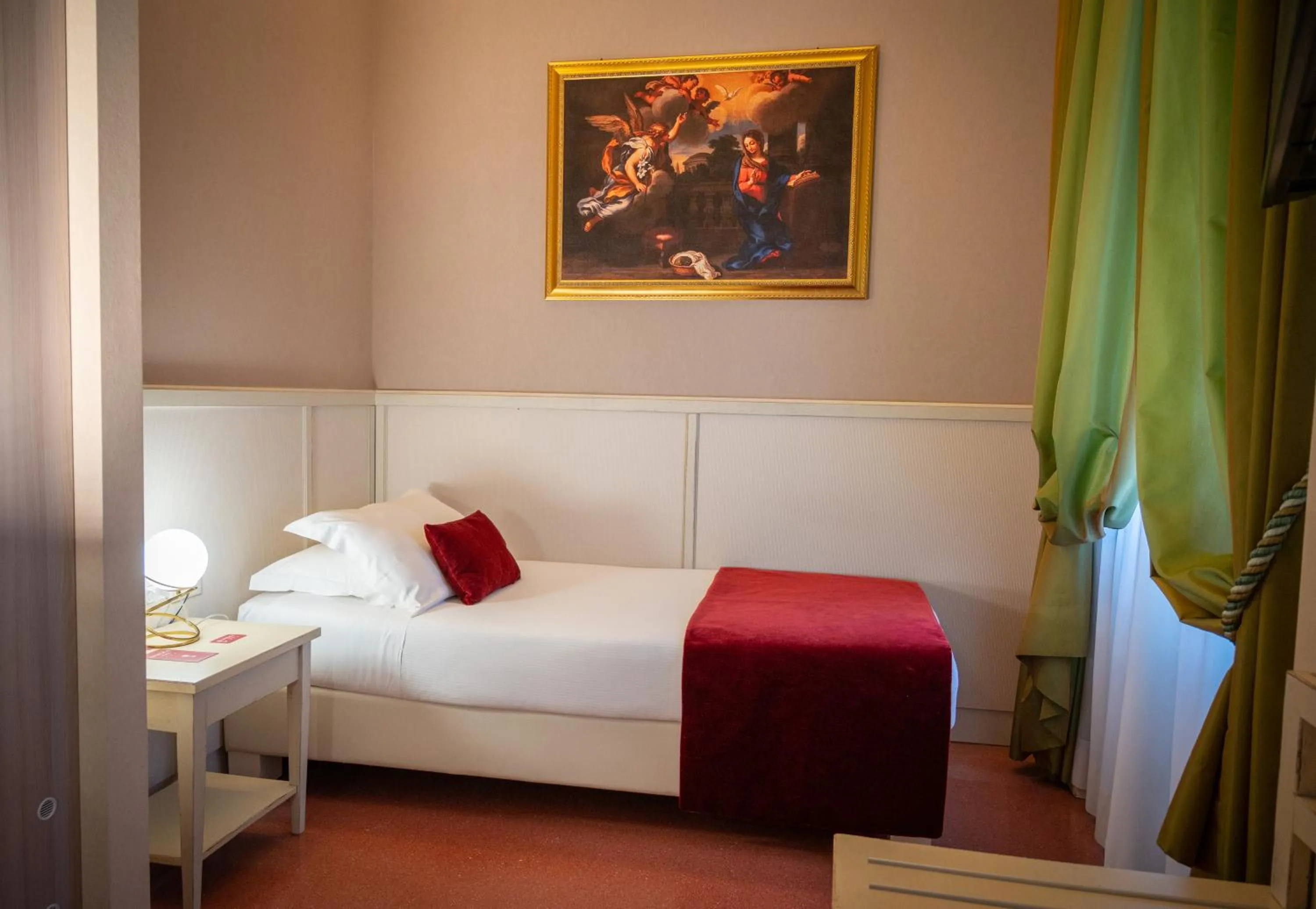 Bed in Basilica Hotel