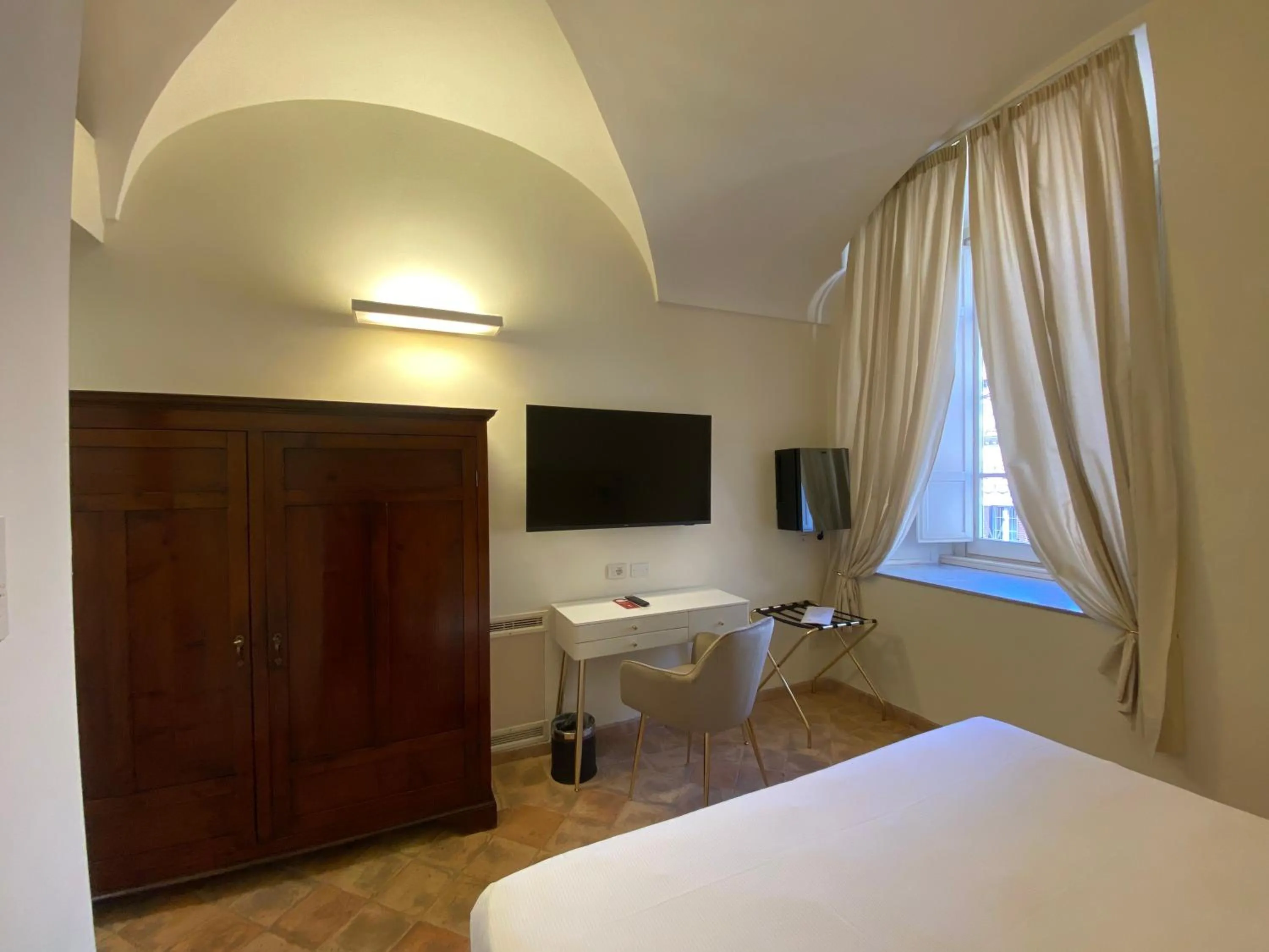 TV and multimedia, Bed in Basilica Hotel