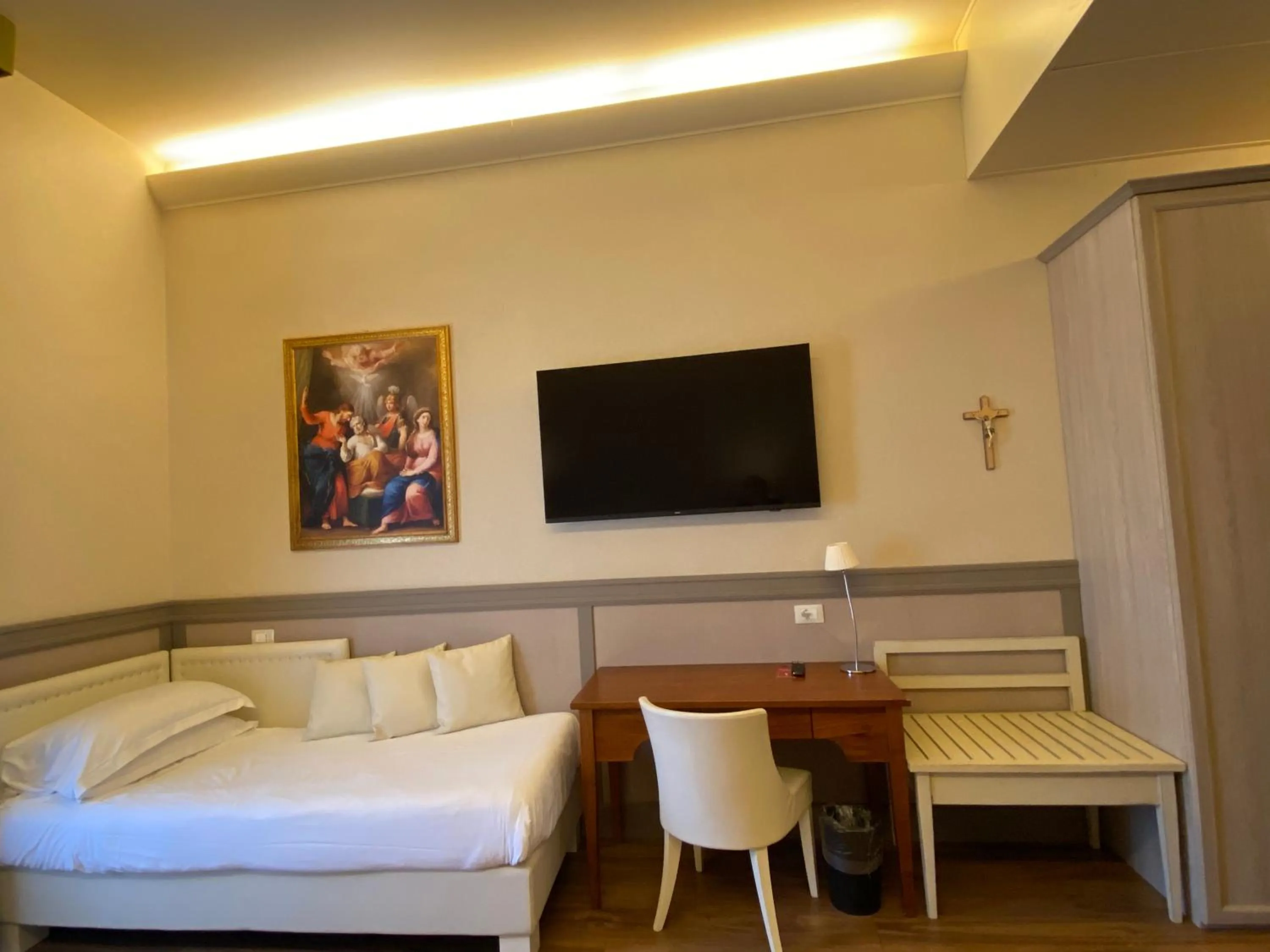 TV and multimedia, Bed in Basilica Hotel
