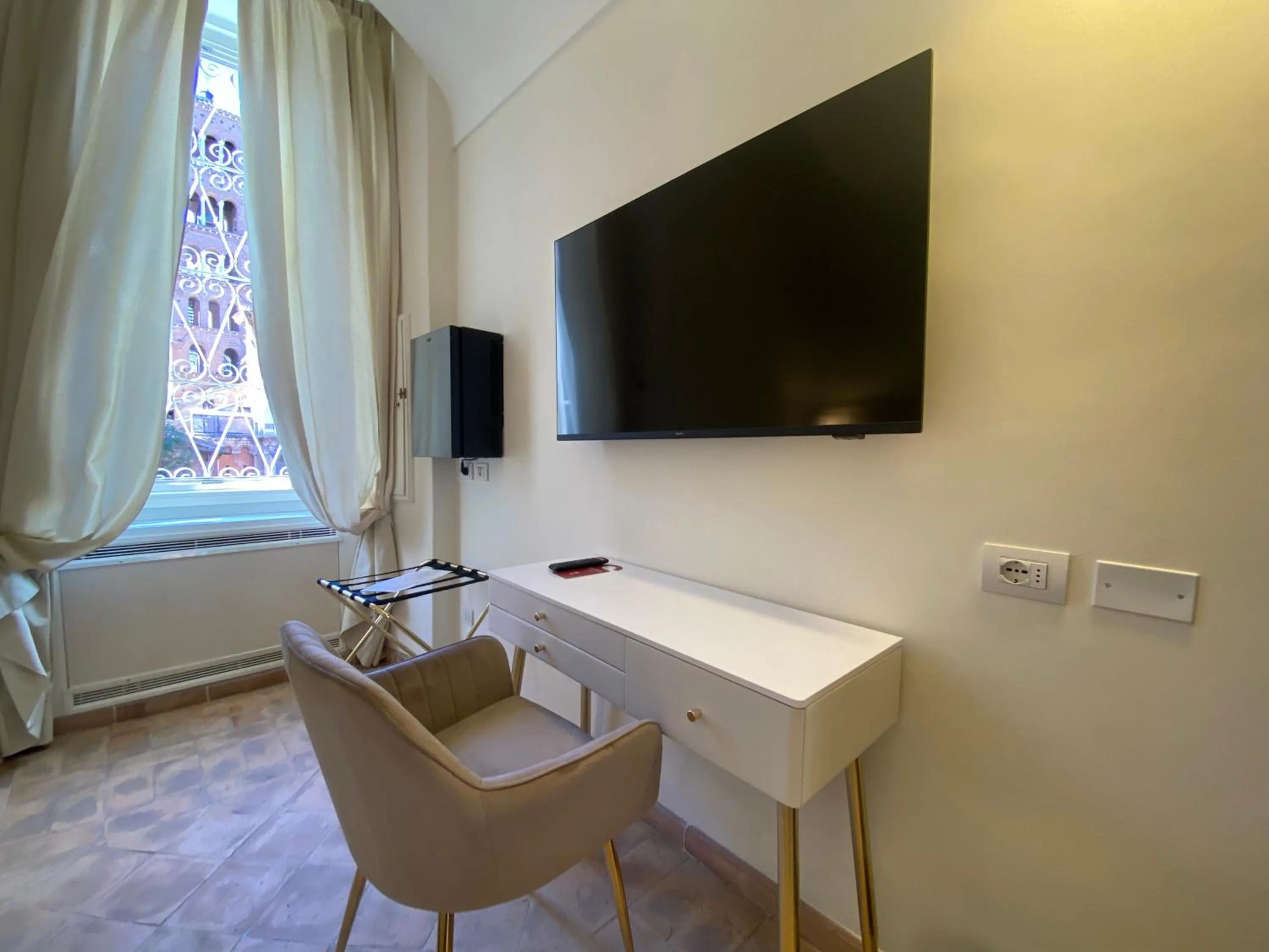 TV and multimedia in Basilica Hotel