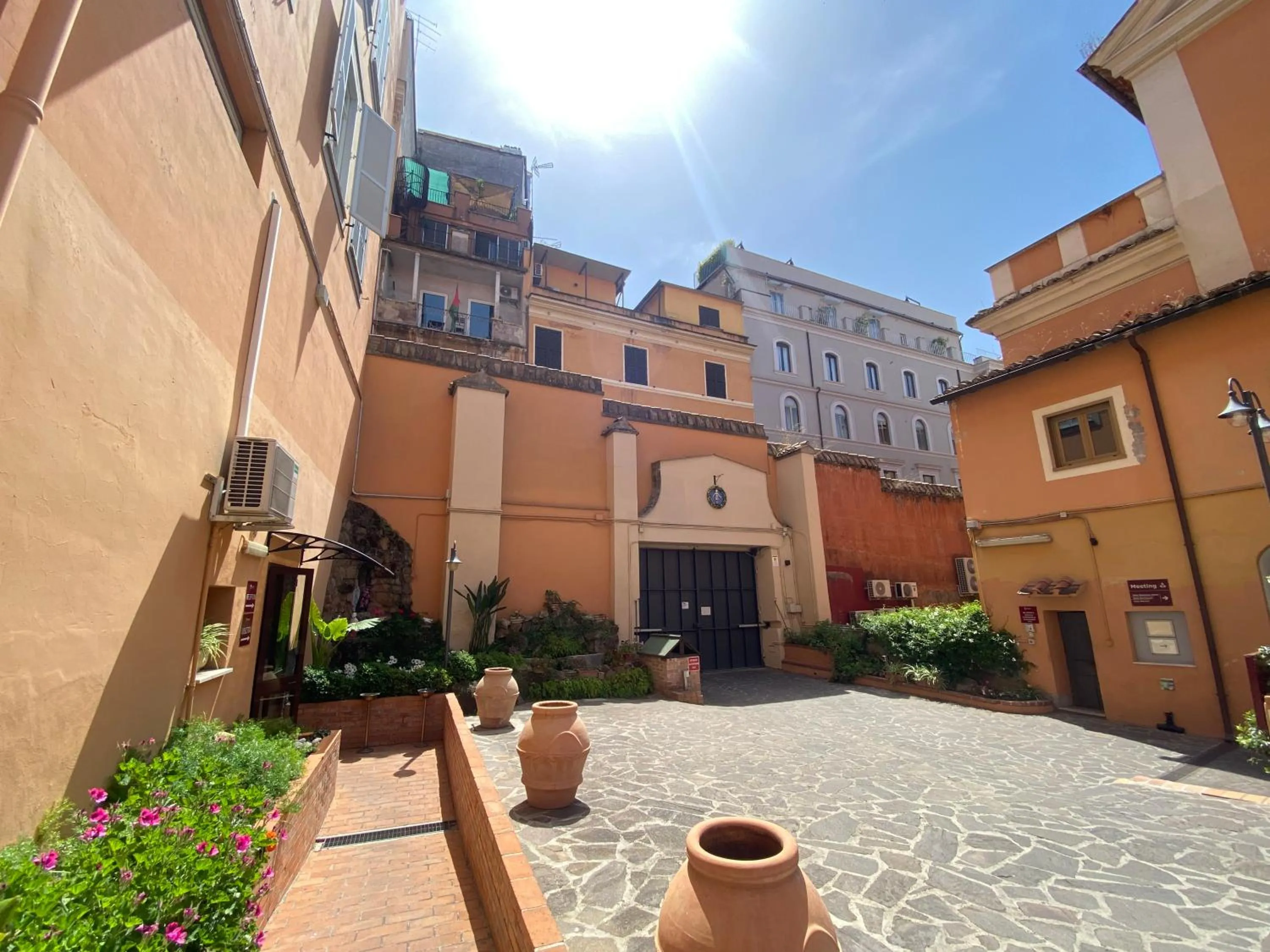 Facade/entrance in Basilica Hotel