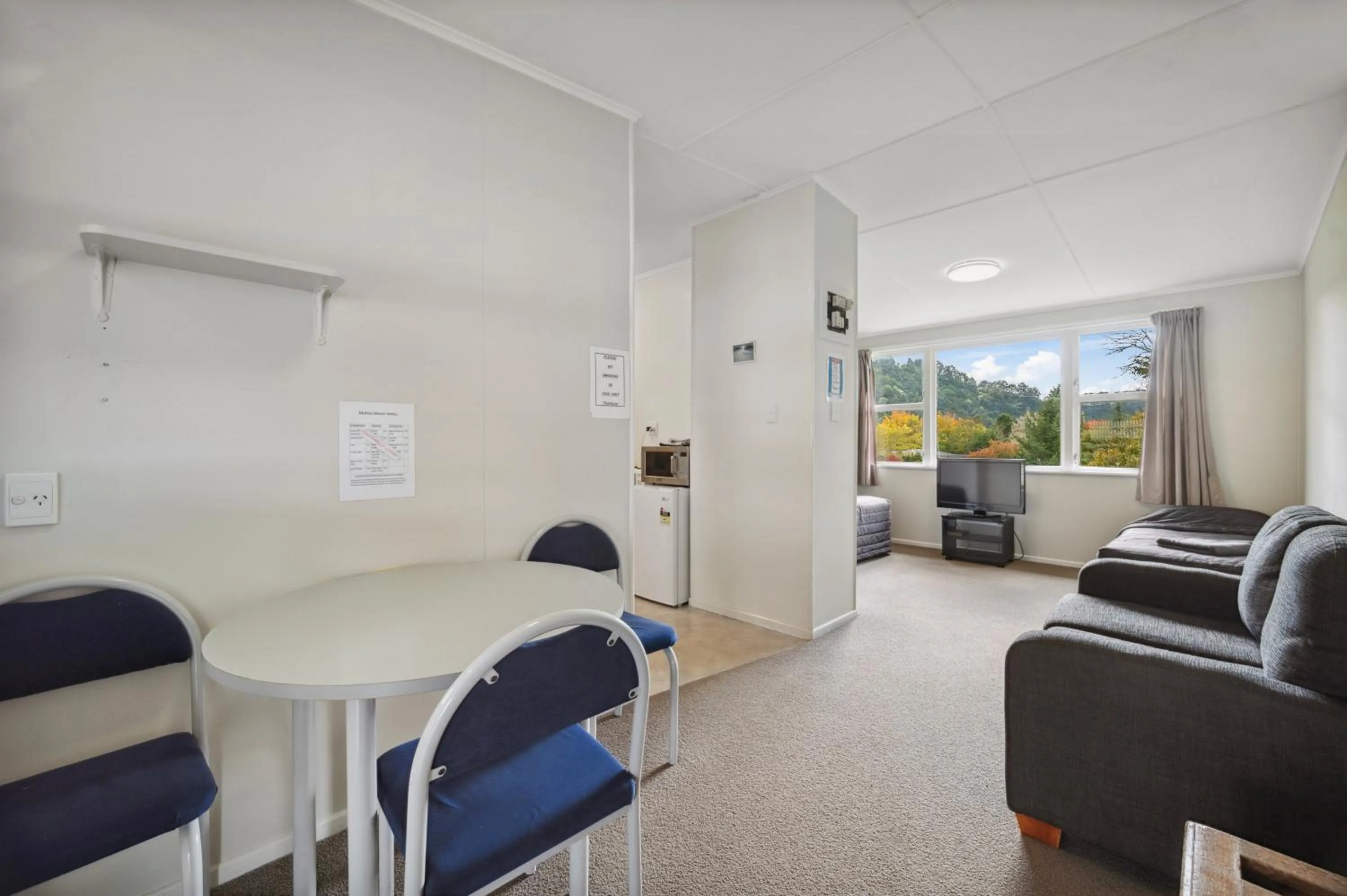 Dining area in Mahoe Motel