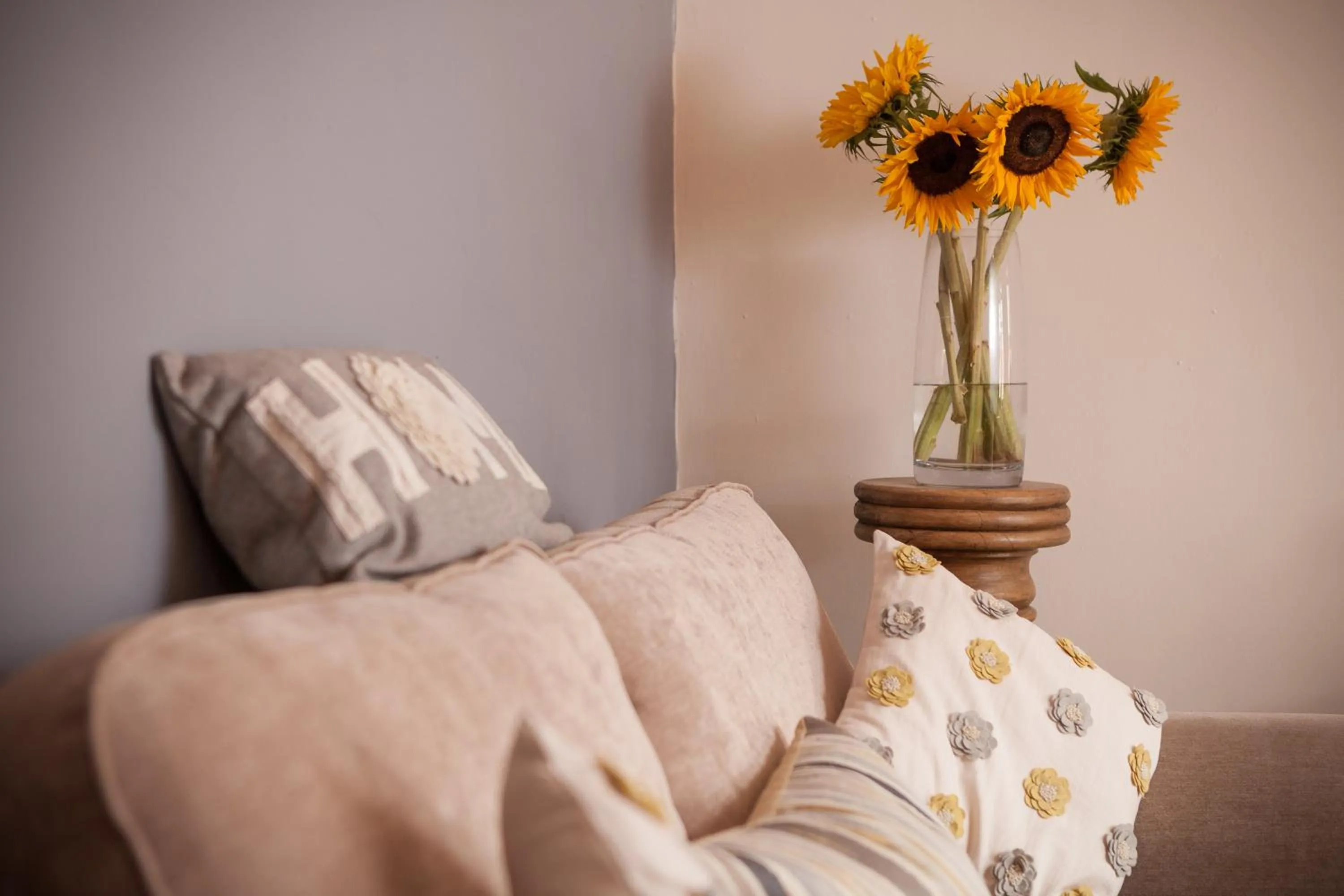 Living room, Bed in Skipbridge Farm Cottages