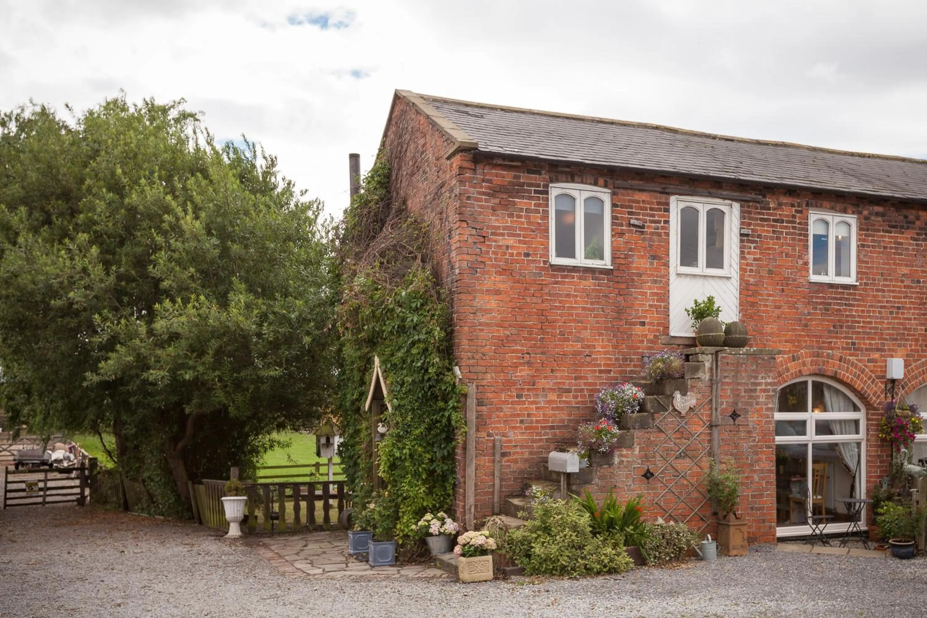 Property building in Skipbridge Farm Cottages