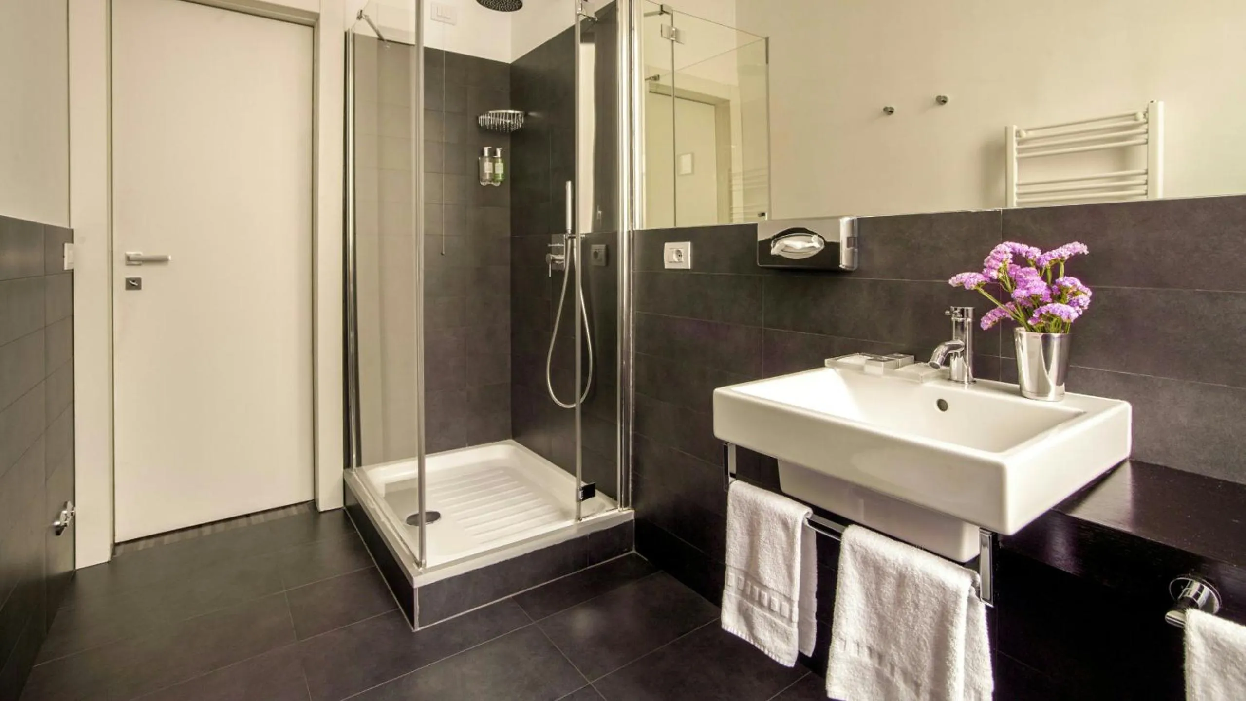 Shower in Suitedreams