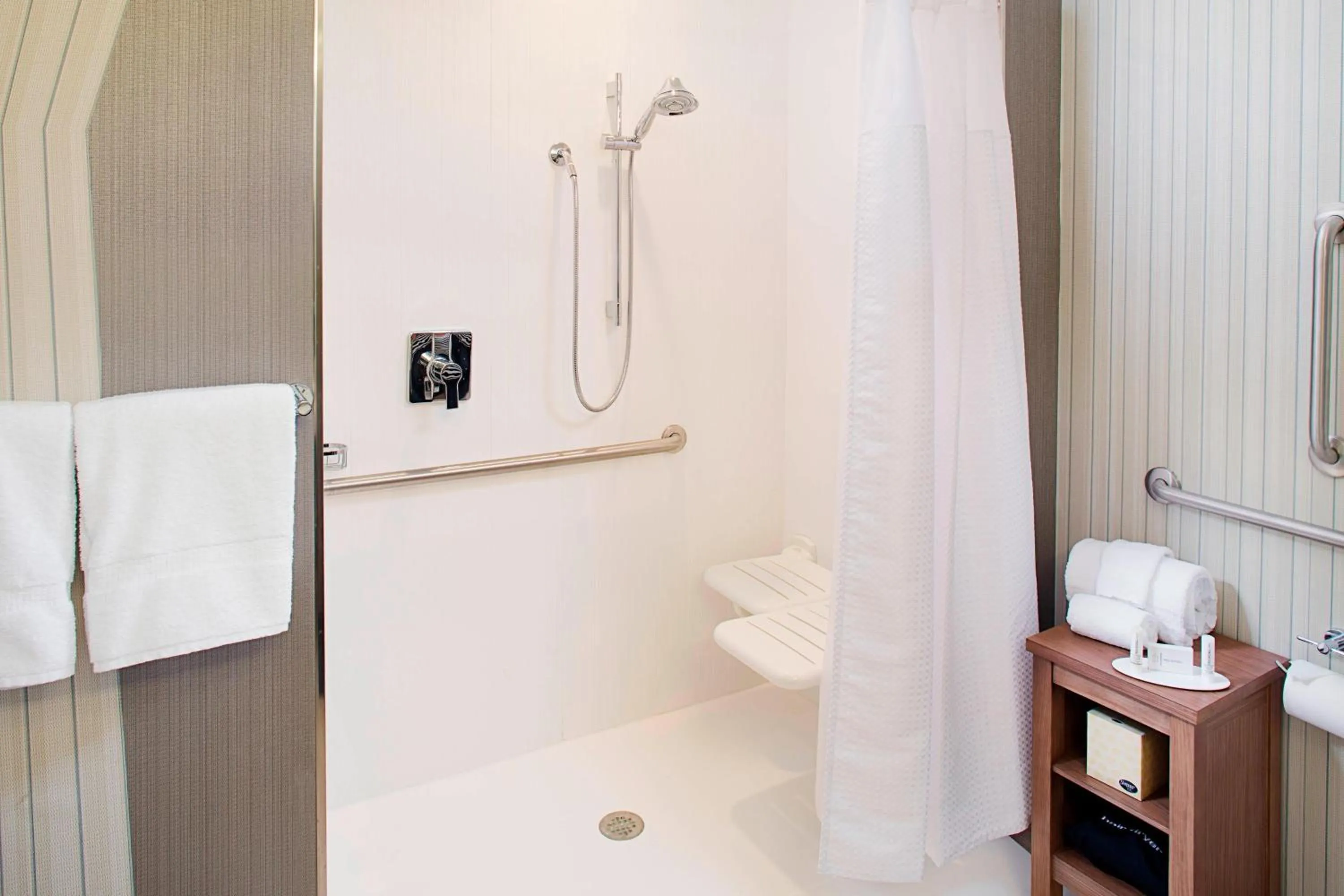 Bathroom in Courtyard by Marriott Dallas Carrollton and Carrollton Conference Center