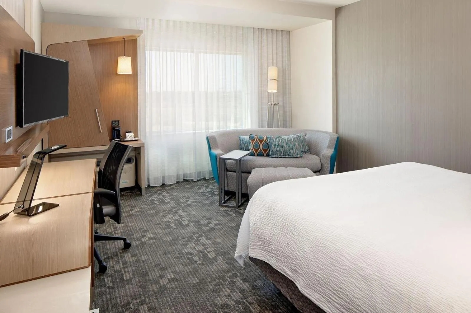 Bedroom, Bed in Courtyard by Marriott Dallas Carrollton and Carrollton Conference Center