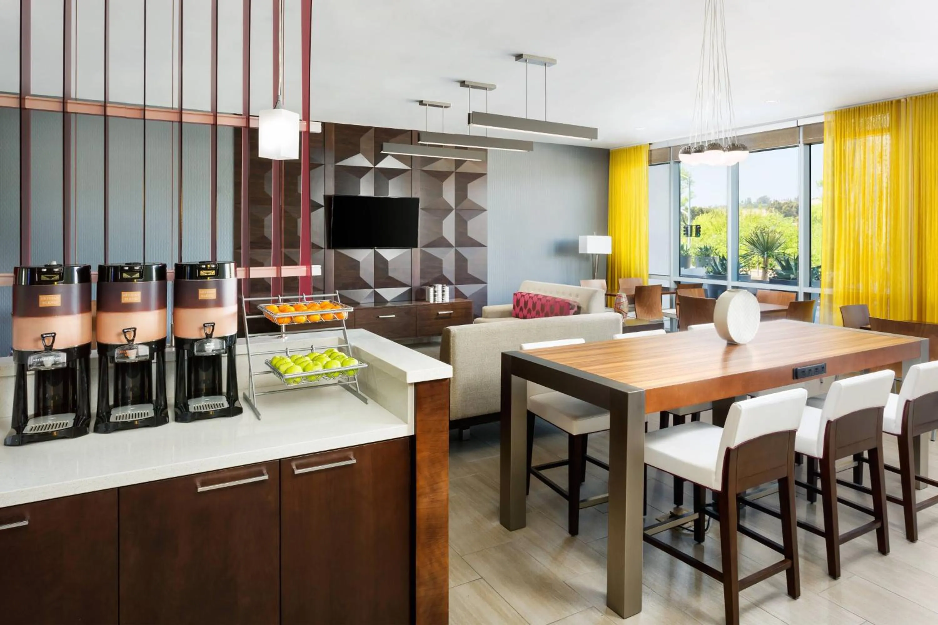 Breakfast in SpringHill Suites by Marriott San Diego Mission Valley