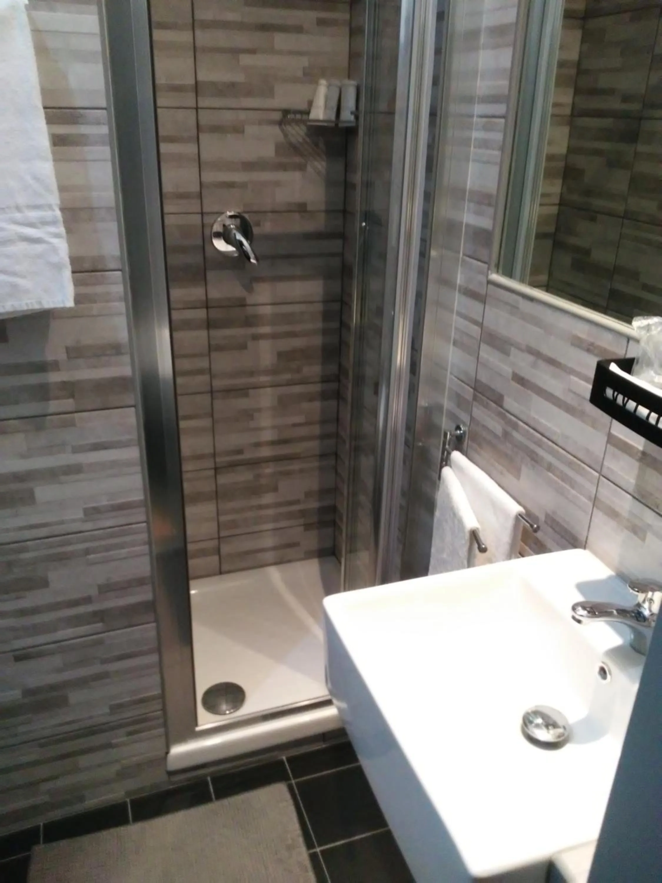 Shower in Residenza Cola Di Rienzo - Suite In Rome