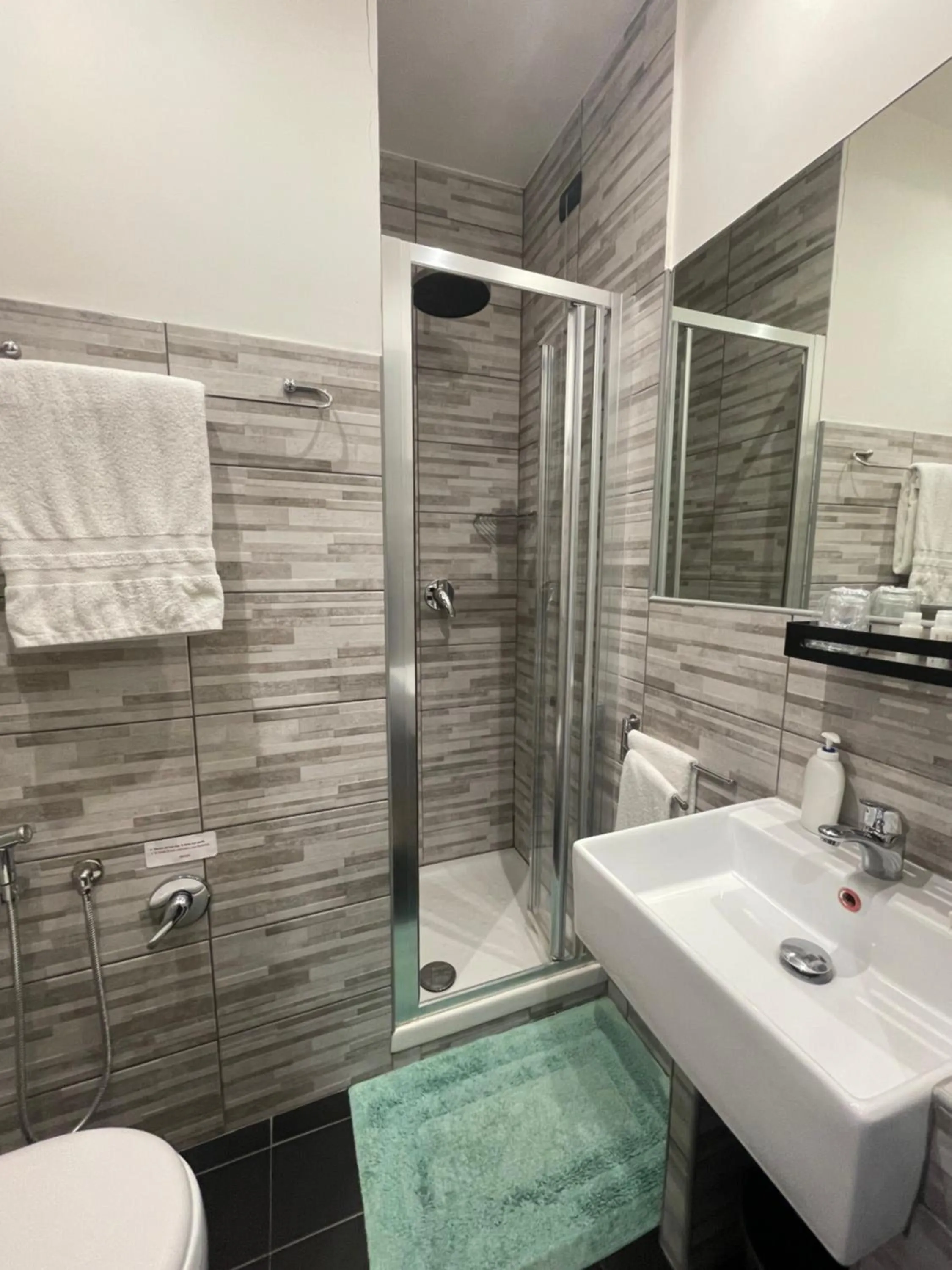 Shower in Residenza Cola Di Rienzo - Suite In Rome