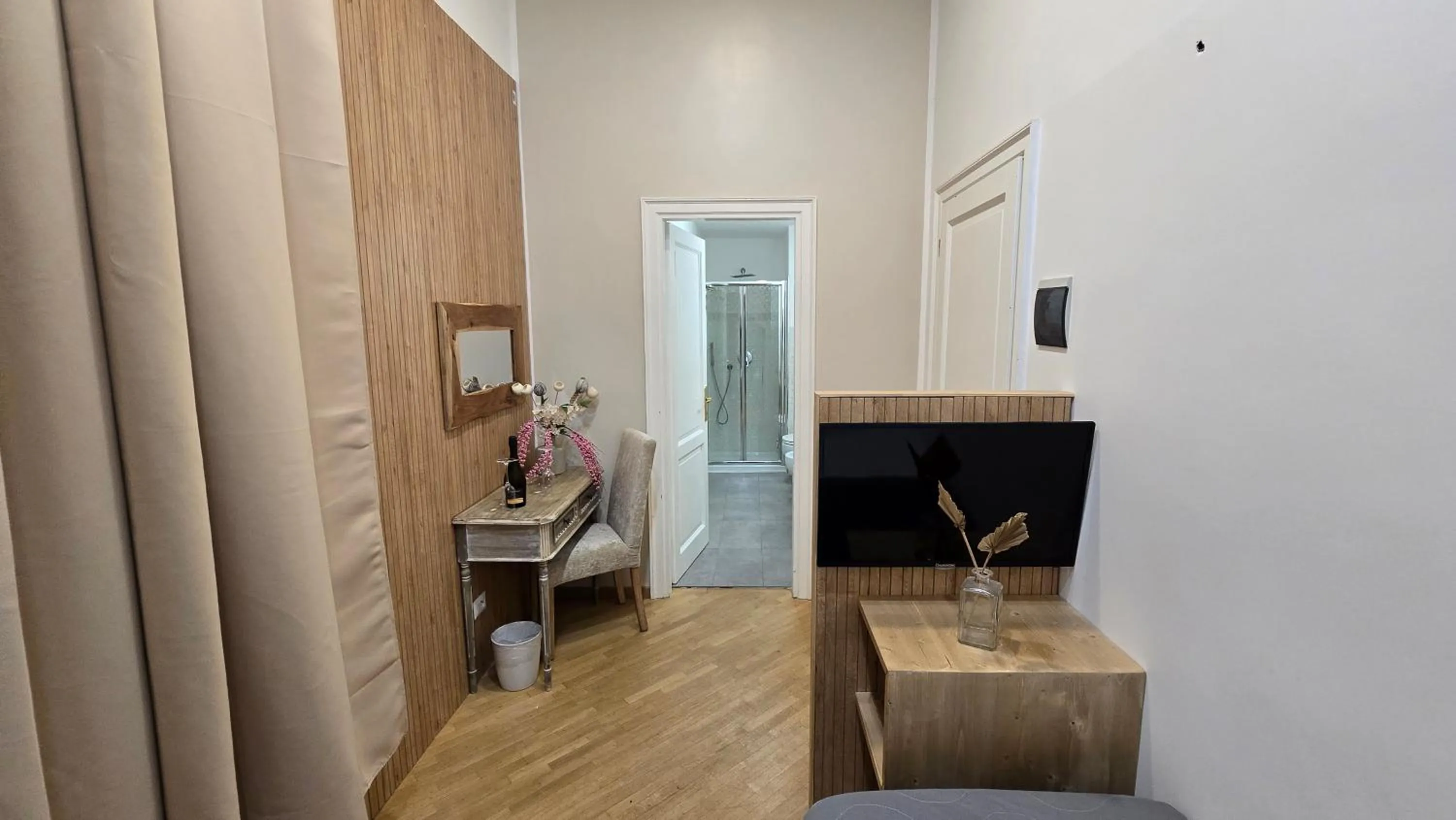 Photo of the whole room in Spagna Ave