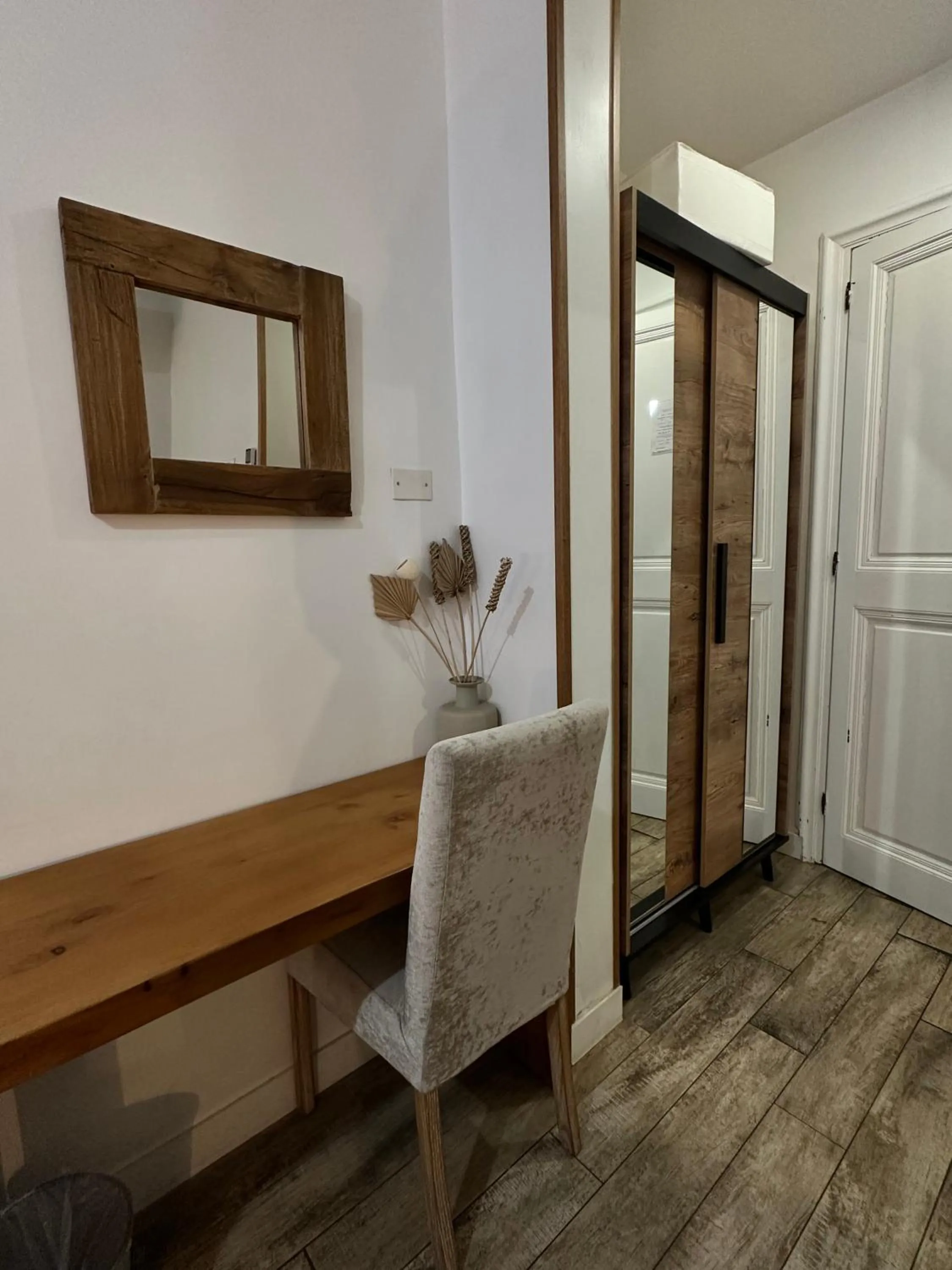 wardrobe in Spagna Ave