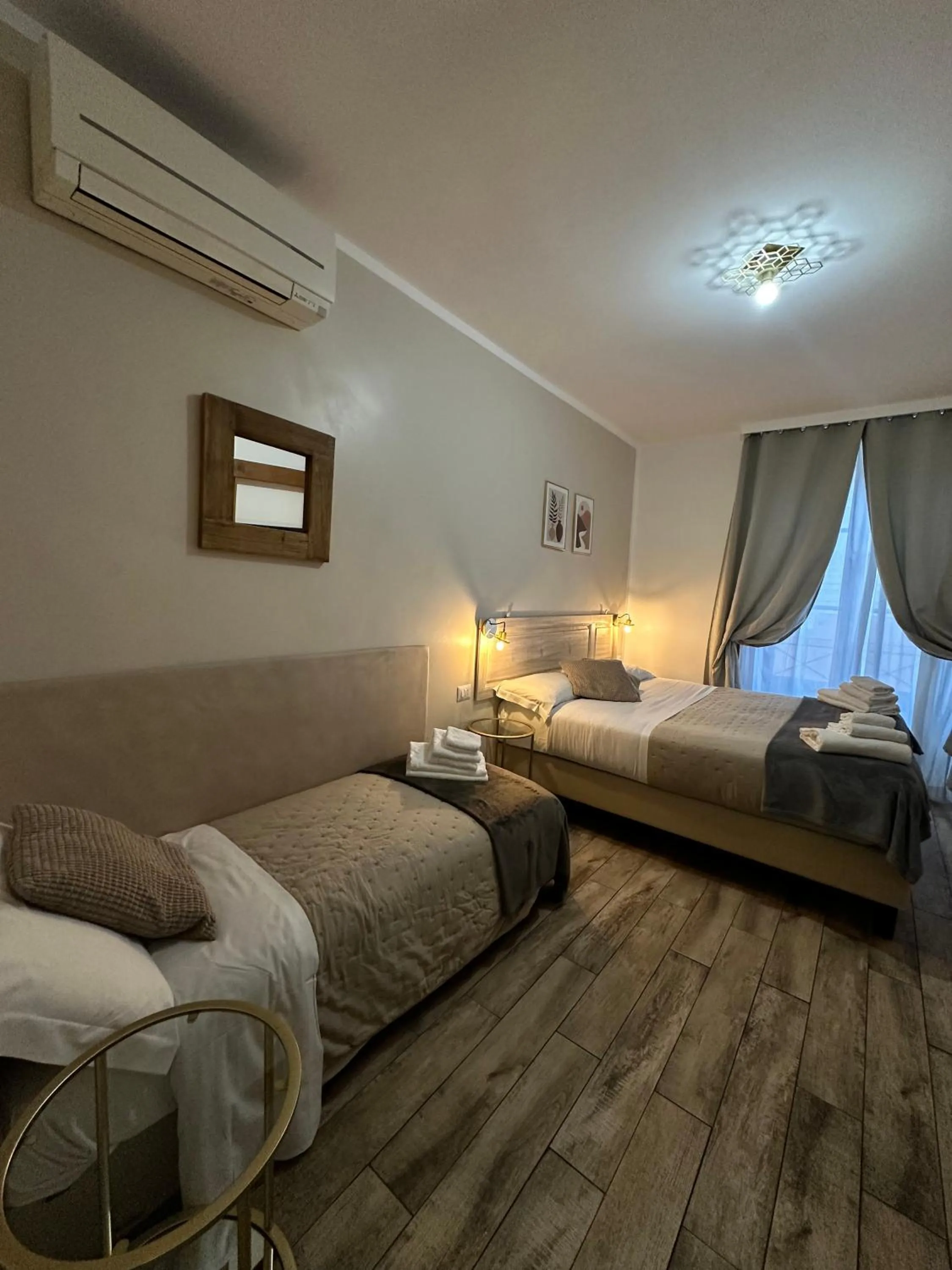 Photo of the whole room, Bed in Spagna Ave