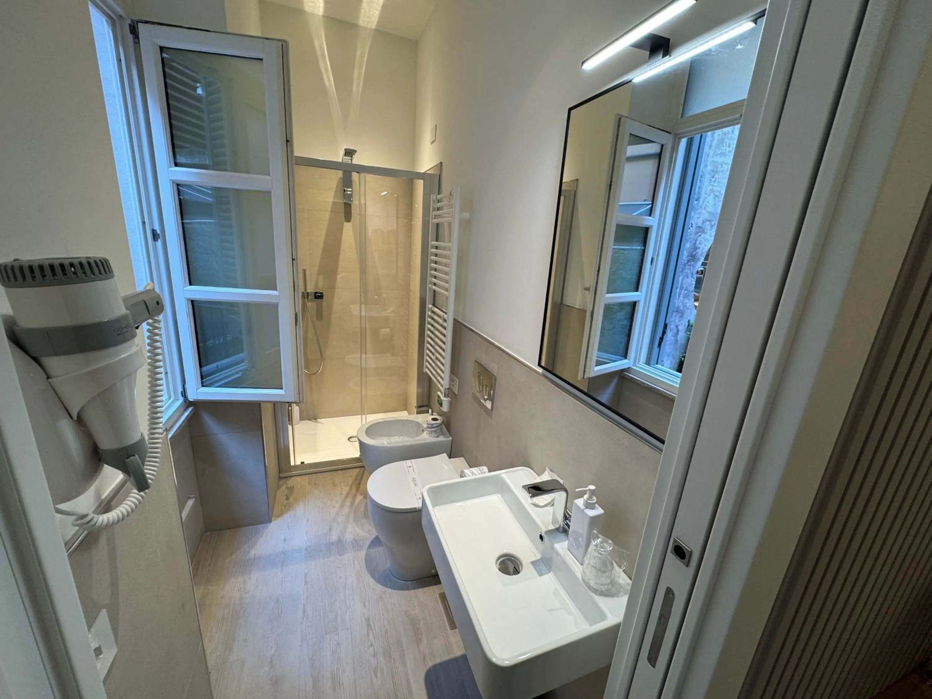 Toilet in Spagna Ave