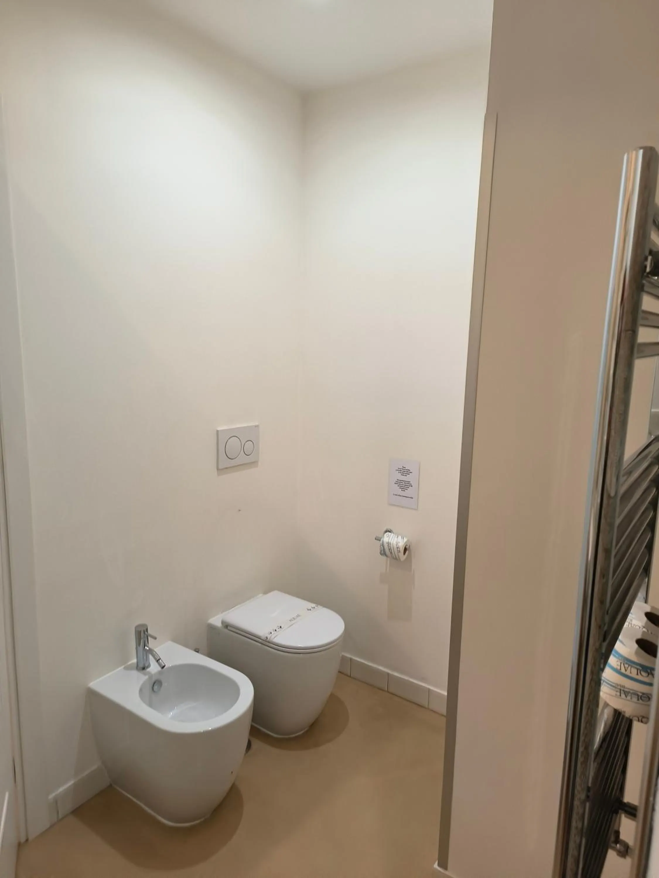 Toilet in Spagna Ave