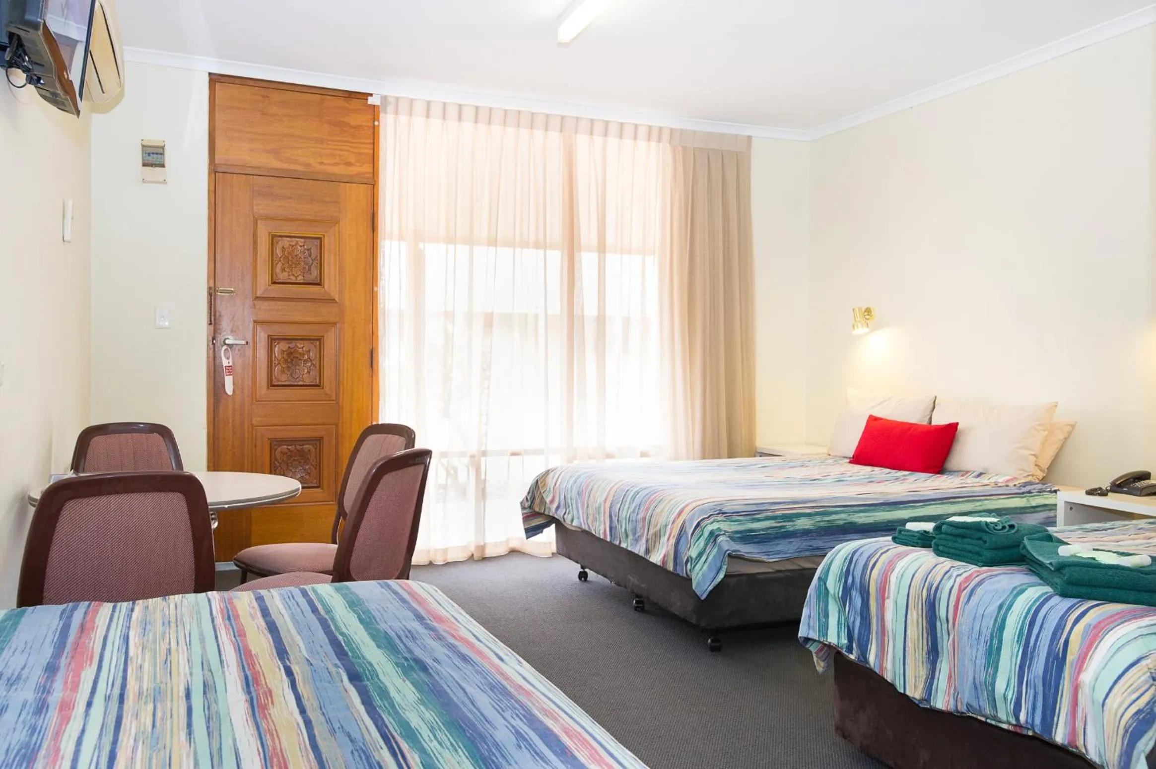 Bedroom, Bed in Standpipe Golf Motor Inn