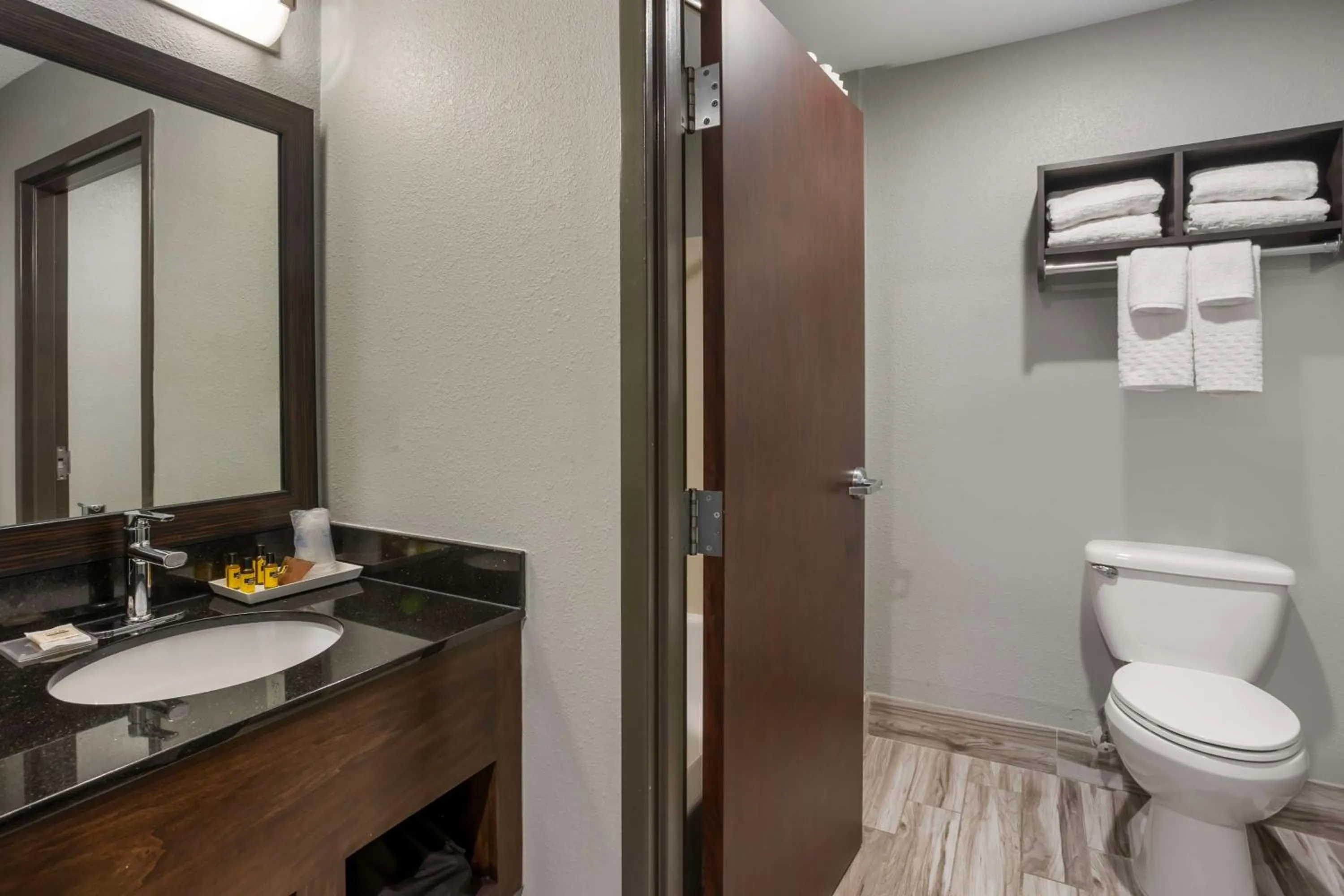 Bathroom in Best Western Plus Columbia Inn